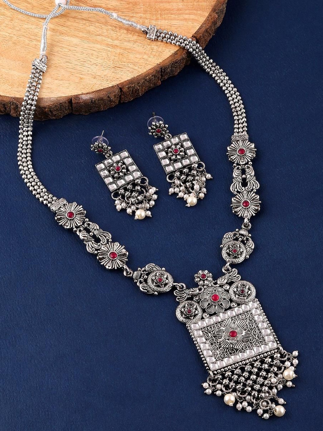 MANSIYAORANGE Oxidised Rhodium Plated Stone Studded & Beaded German Silver Jewellery Set
MANSIYAORANGE Oxidised Rhodium Plated Stone Studded & Beaded German Silver Jewellery Set