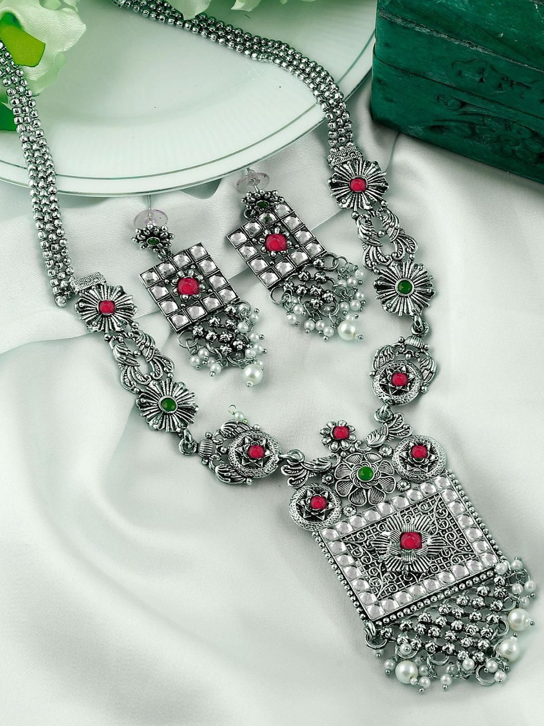 MANSIYAORANGE Rhodium Plated Oxidised Stone Studded & Beaded German Silver Jewellery Set
MANSIYAORANGE Rhodium Plated Oxidised Stone Studded & Beaded German Silver Jewellery Set