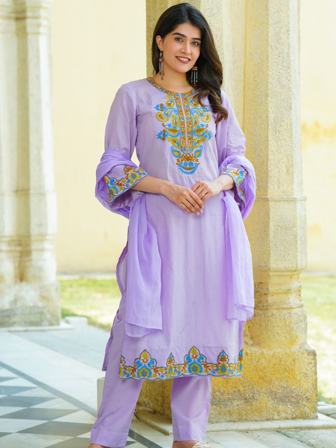 Ambraee Paisley Embroidered Regular Thread Work Kurta With Trousers & Dupatta, Purple
Ambraee Paisley Embroidered Regular Thread Work Kurta With Trousers & Dupatta, Purple