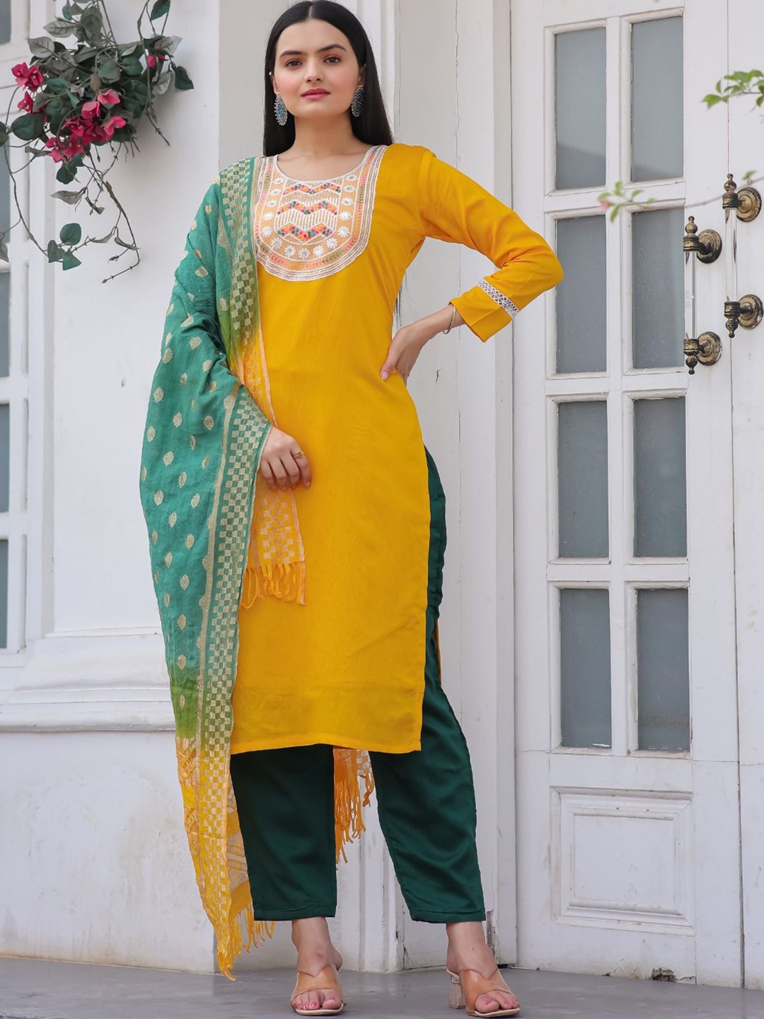 STYLERIUM Floral Yoke Design Regular Thread Work Kurta With Trousers & Dupatta, Yellow
STYLERIUM Floral Yoke Design Regular Thread Work Kurta With Trousers & Dupatta, Yellow