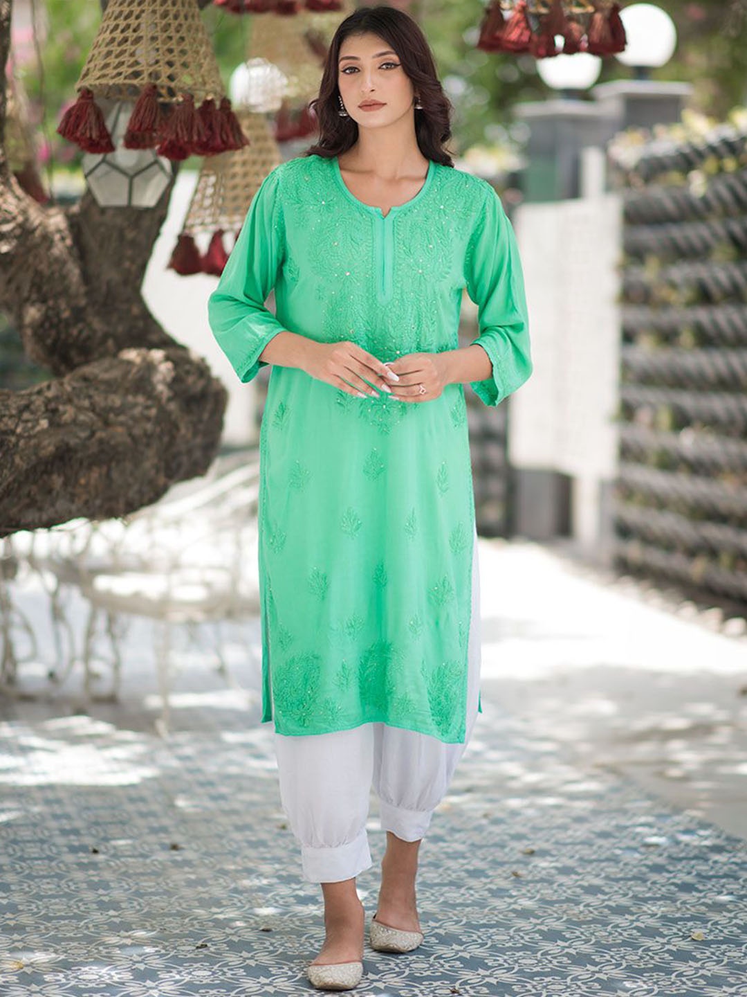Rangreza Ethnic Floral Embroidered Chikankari Notched Round Neck Straight Kurta, Sea green
Rangreza Ethnic Floral Embroidered Chikankari Notched Round Neck Straight Kurta, Sea green