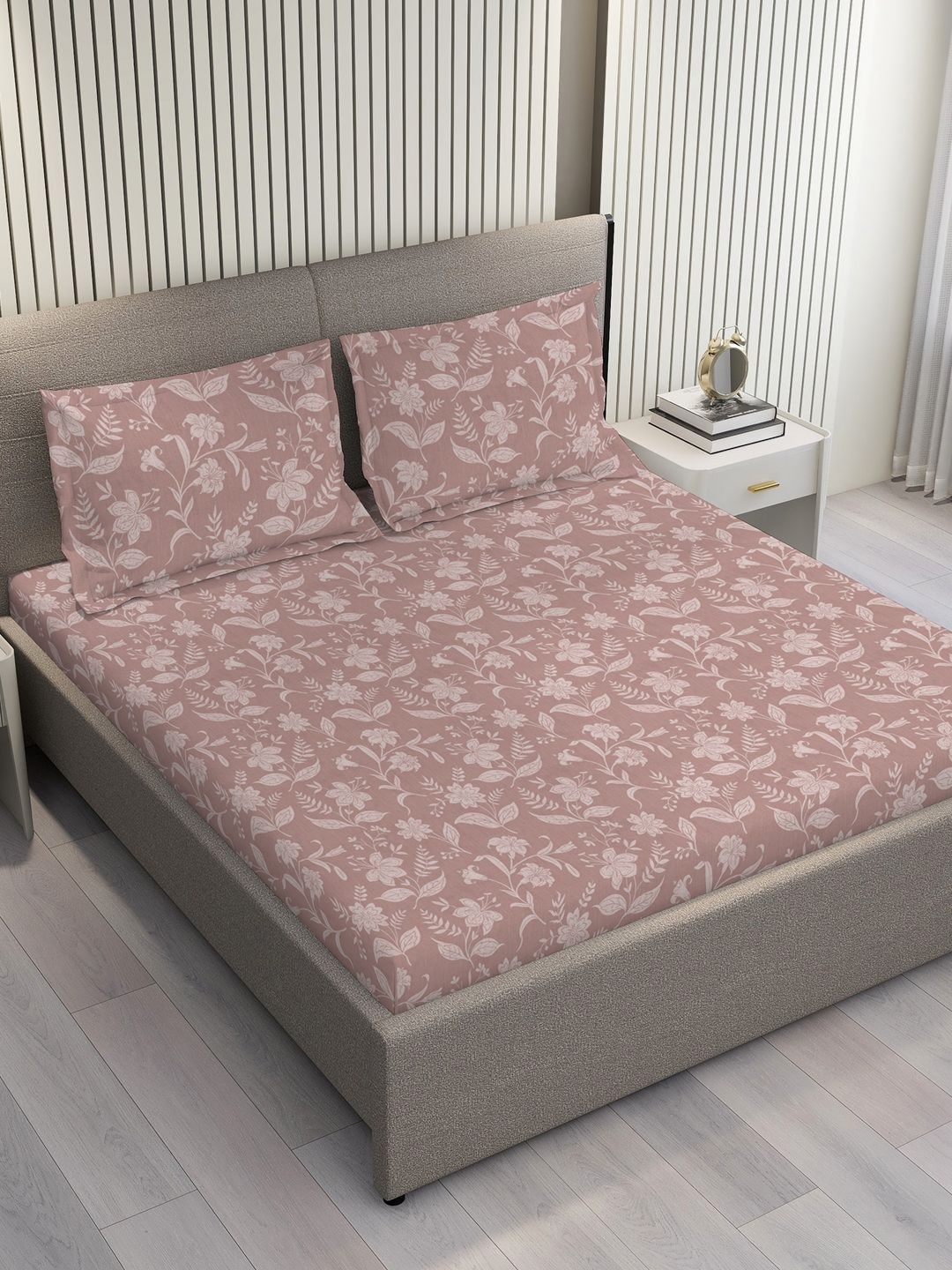 Boutique Living India Brown & White Floral 220 TC King Bedsheet with 2 Pillow Covers
Boutique Living India Brown & White Floral 220 TC King Bedsheet with 2 Pillow Covers