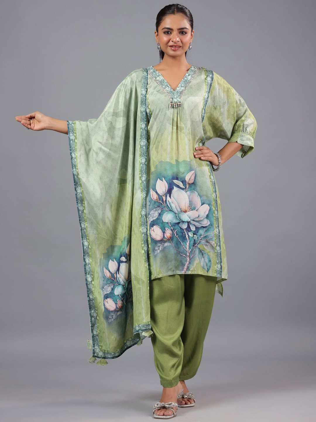 Amchoor Floral Printed Regular Beads and Stones Kurta With Trousers & Dupatta, Green
Amchoor Floral Printed Regular Beads and Stones Kurta With Trousers & Dupatta, Green