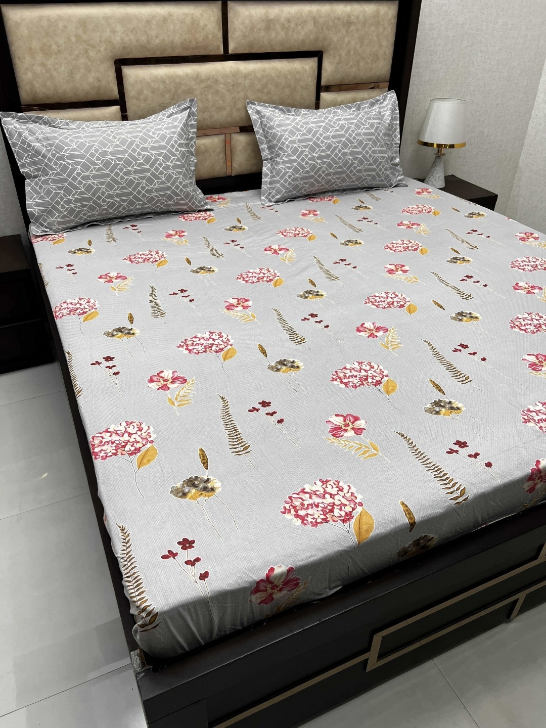 Pure Decor Grey Printed 330 TC Fitted Pure Cotton Super King Bedsheet & 2 Pillow Covers
Pure Decor Grey Printed 330 TC Fitted Pure Cotton Super King Bedsheet & 2 Pillow Covers