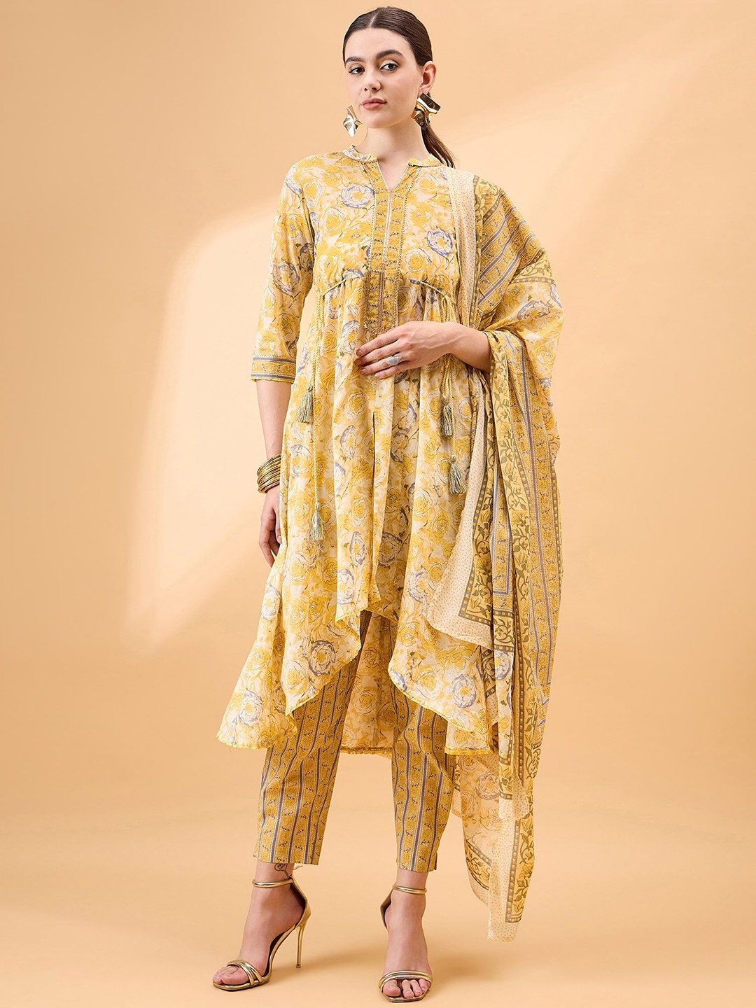 all about you Yellow Floral Printed Regular Gotta Patti Kurta With Trousers & Dupatta
all about you Yellow Floral Printed Regular Gotta Patti Kurta With Trousers & Dupatta