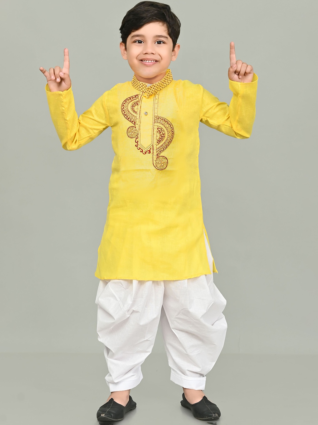 BAESD Boys Ethnic Motifs Embroidered Thread Work Straight Cotton Kurta with Patiala, Yellow
BAESD Boys Ethnic Motifs Embroidered Thread Work Straight Cotton Kurta with Patiala, Yellow