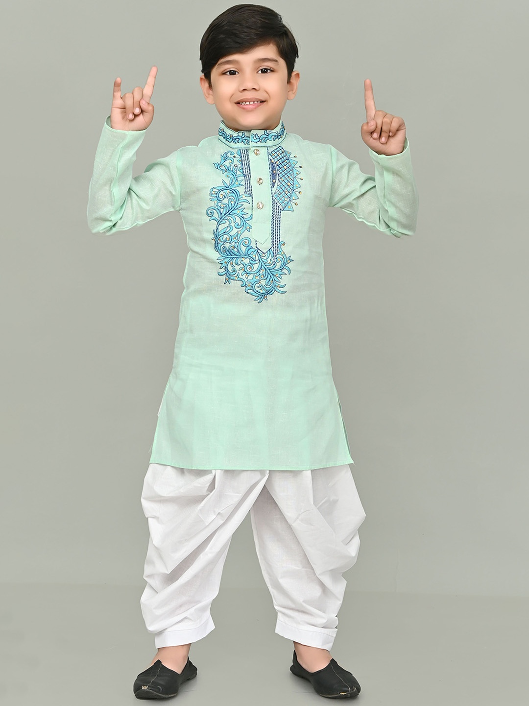 BAESD Boys Floral Embroidered Thread Work Mandarin Collar Kurta With Patiala, Sea green
BAESD Boys Floral Embroidered Thread Work Mandarin Collar Kurta With Patiala, Sea green