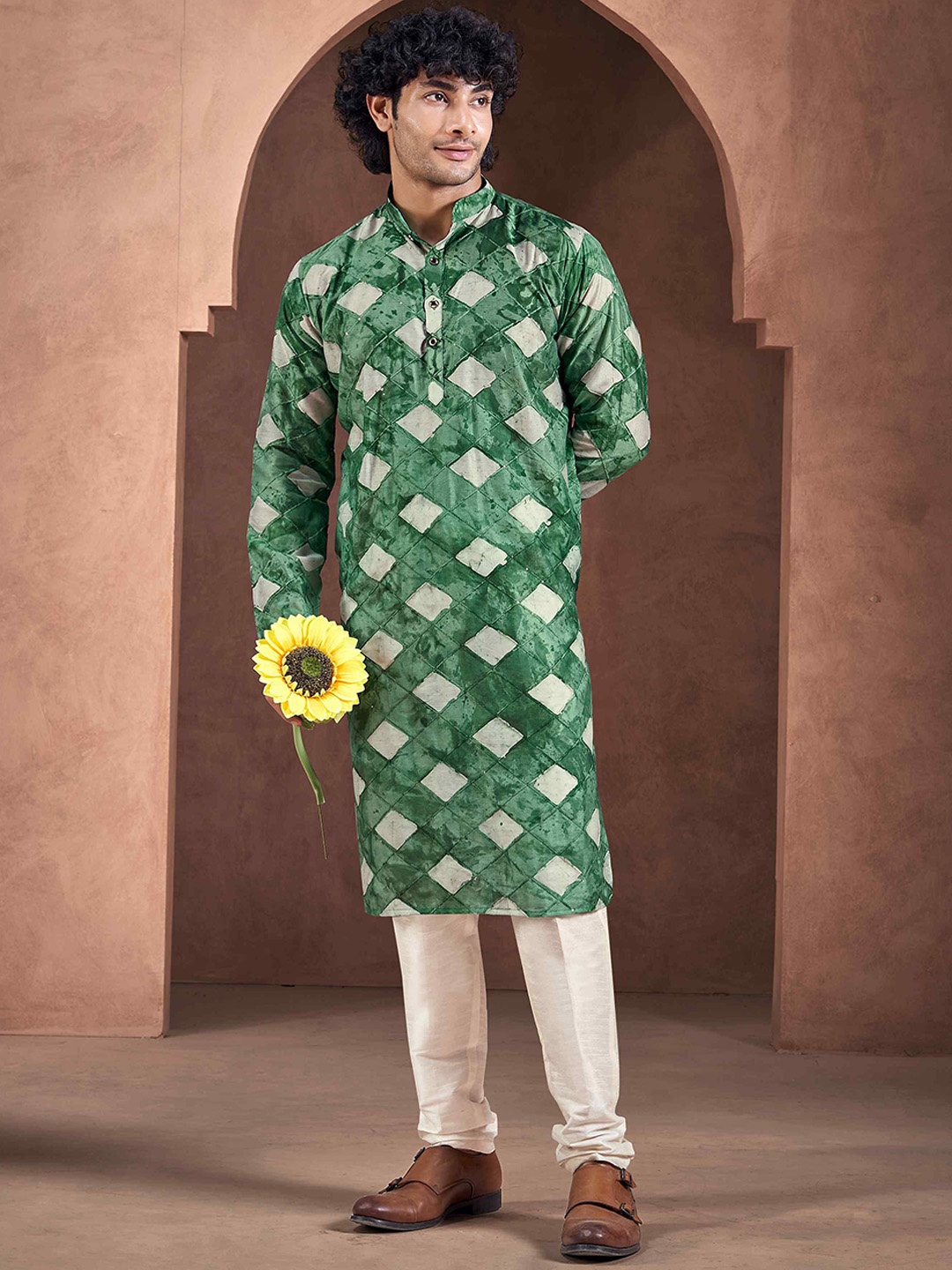 Vardha Block Shibori Tie & Dye Sequinned Stitched Mandarin Collar Straight Kurta, Green
Vardha Block Shibori Tie & Dye Sequinned Stitched Mandarin Collar Straight Kurta, Green