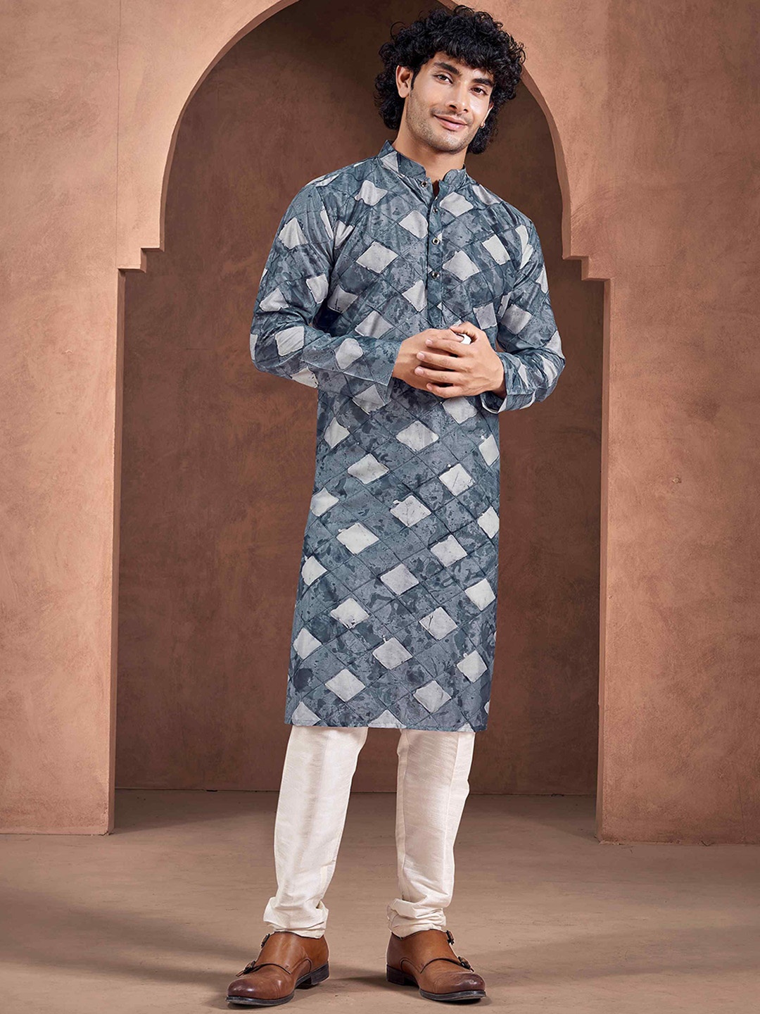 Vardha Block Shibori Tie & Dye Sequinned Stitched Mandarin Collar Straight Kurta, Blue
Vardha Block Shibori Tie & Dye Sequinned Stitched Mandarin Collar Straight Kurta, Blue