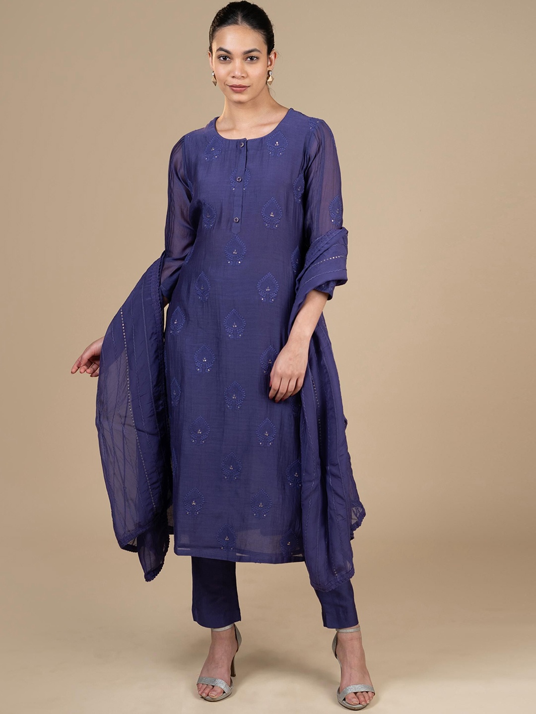 House Of Dharaa Ethnic Motifs Embroidered Straight Kurta with Trousers & Dupatta, Navy blue
House Of Dharaa Ethnic Motifs Embroidered Straight Kurta with Trousers & Dupatta, Navy blue