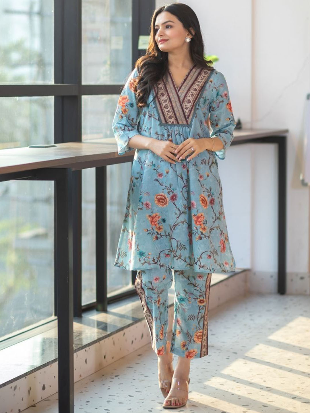 Yuvani Floral Printed V-Neck Tunic With Trouser, Blue
Yuvani Floral Printed V-Neck Tunic With Trouser, Blue