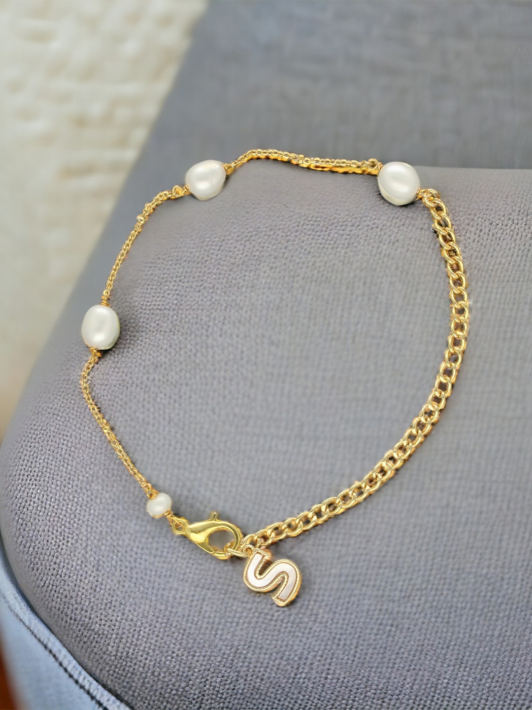 Sri Jagdamba Pearls Dealer Gold-Plated Mother of Pearl Studded S Alphabet Charm Bracelet
Sri Jagdamba Pearls Dealer Gold-Plated Mother of Pearl Studded S Alphabet Charm Bracelet