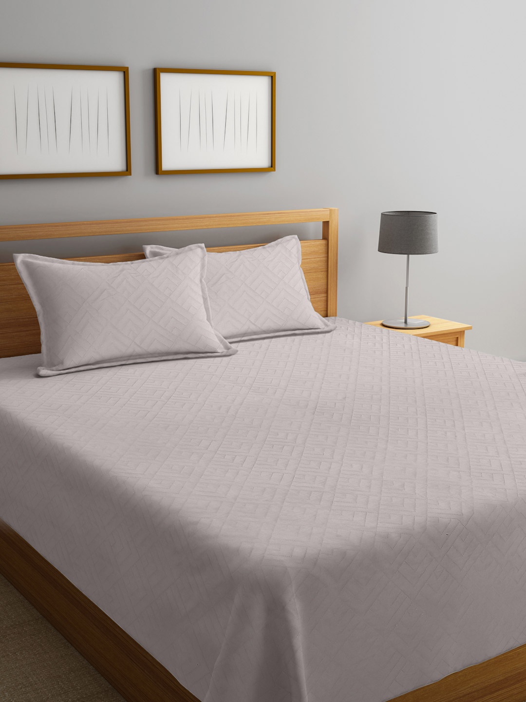 KLOTTHE Cream Geometric Self Design 400 TC Double King Bed Cover With 2 Pillow covers
KLOTTHE Cream Geometric Self Design 400 TC Double King Bed Cover With 2 Pillow covers