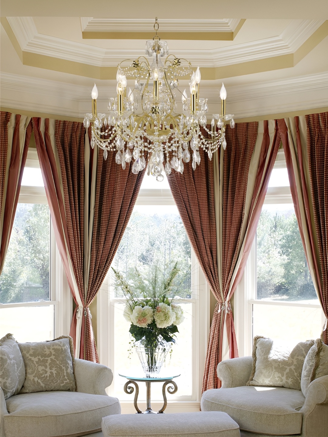 The Art House Gold-Toned & White Printed Twelve Light Chandelier Quirky Ceiling Lamp
The Art House Gold-Toned & White Printed Twelve Light Chandelier Quirky Ceiling Lamp