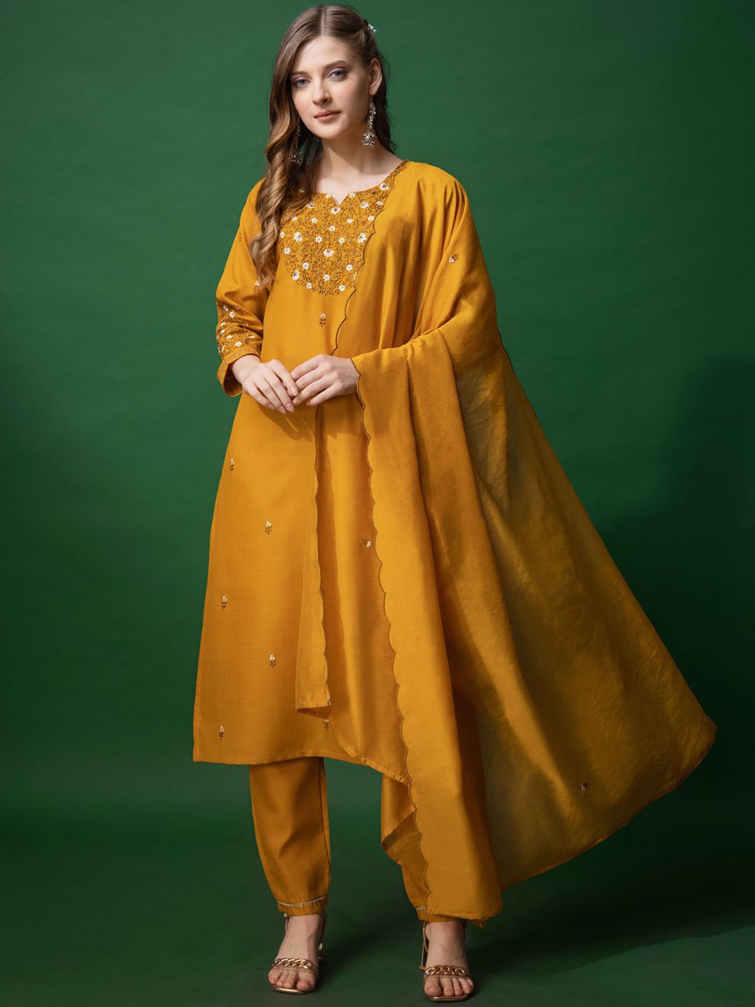 ARADHNA Ethnic Motifs Yoke Design Thread Work Straight Kurta With Trousers & Dupatta, Mustard
ARADHNA Ethnic Motifs Yoke Design Thread Work Straight Kurta With Trousers & Dupatta, Mustard