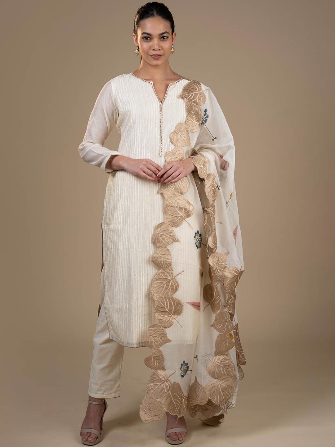 House Of Dharaa Self Designed Straight Kurta with Trousers & Dupatta, Off white
House Of Dharaa Self Designed Straight Kurta with Trousers & Dupatta, Off white