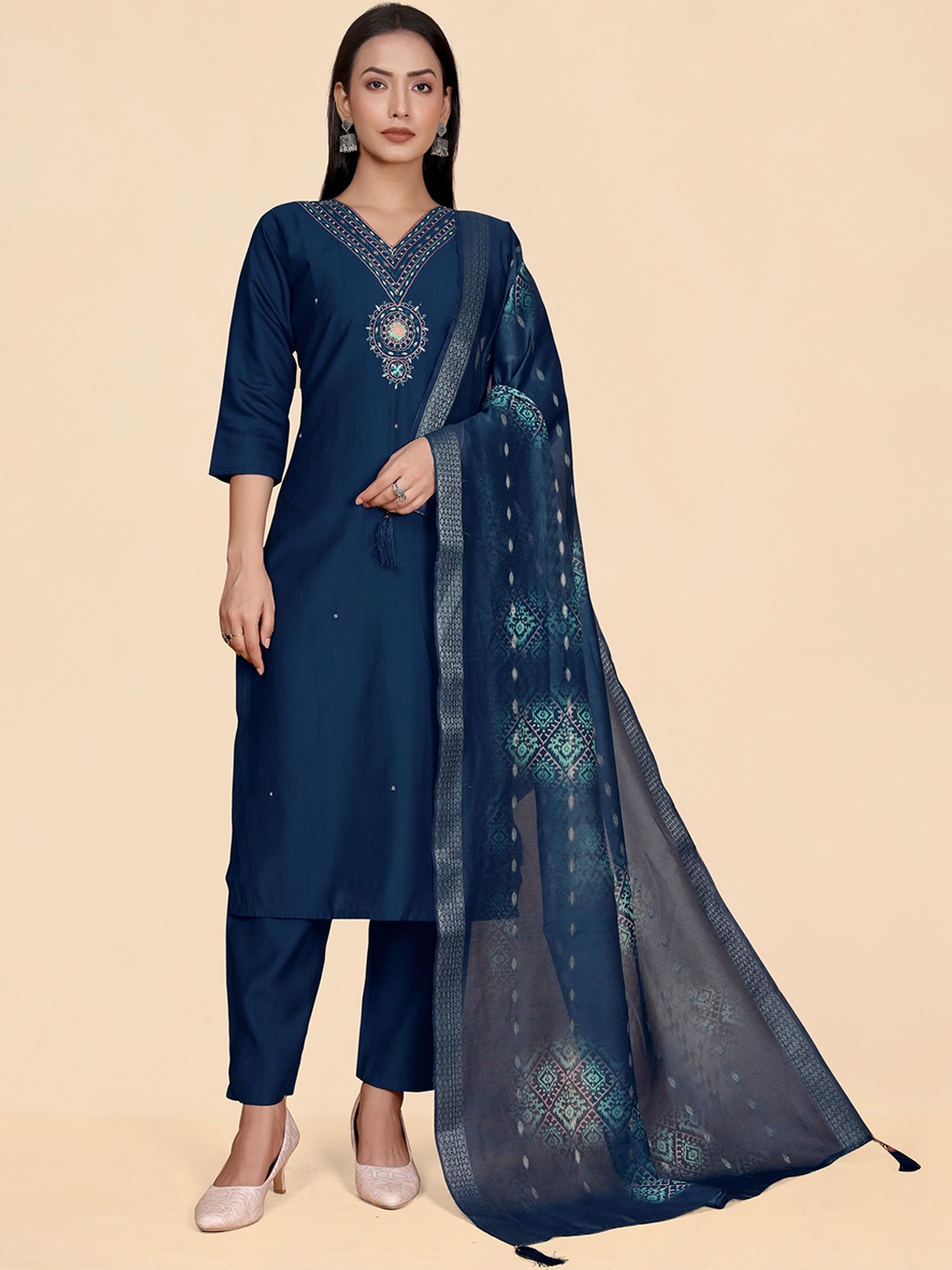 WINE LADY Ethnic Motifs Yoke Design Thread Work Kurta With Trousers & Dupatta, Teal
WINE LADY Ethnic Motifs Yoke Design Thread Work Kurta With Trousers & Dupatta, Teal
