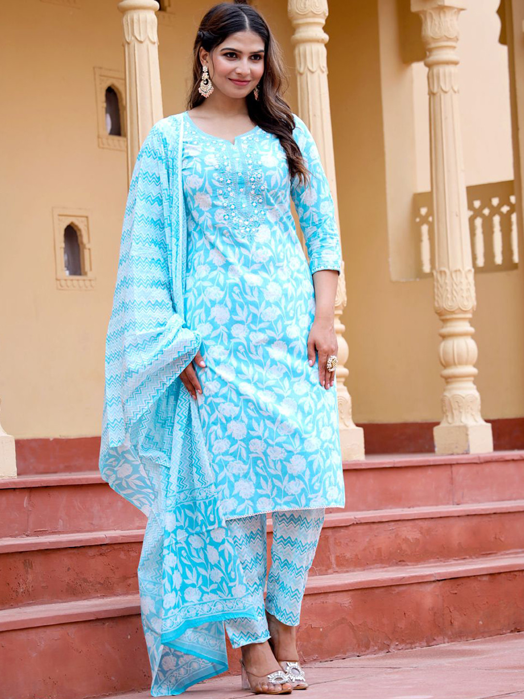 IkDaiya Floral Printed Straight Thread Work Pure Cotton Kurta with Trousers & Dupatta, Blue
IkDaiya Floral Printed Straight Thread Work Pure Cotton Kurta with Trousers & Dupatta, Blue