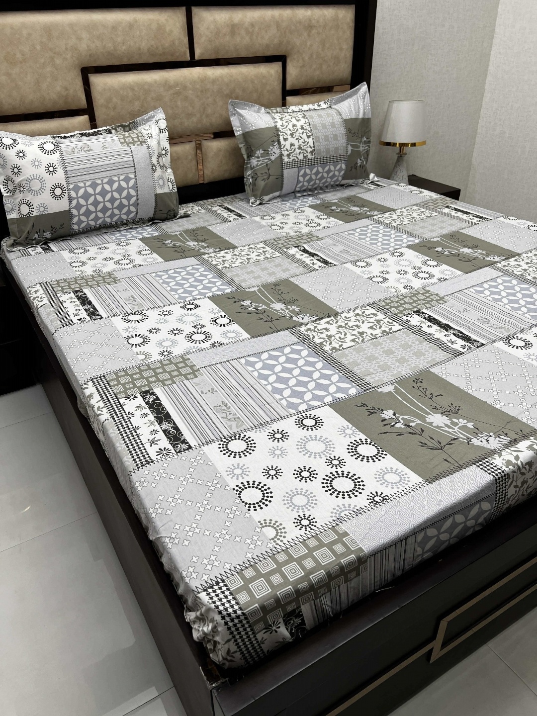 Pure Decor Green & White Floral Pure Cotton Fitted King Bedsheet with 2 Pillow Covers
Pure Decor Green & White Floral Pure Cotton Fitted King Bedsheet with 2 Pillow Covers