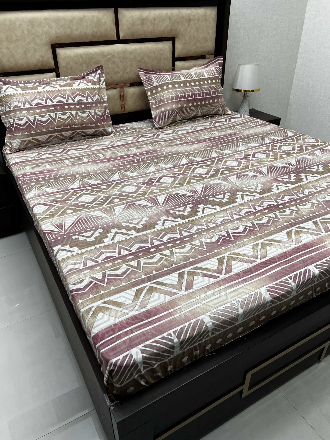 Pure Decor White Printed 300 TC Pure Cotton Fitted Super King Bedsheet & 2 Pillow Covers
Pure Decor White Printed 300 TC Pure Cotton Fitted Super King Bedsheet & 2 Pillow Covers