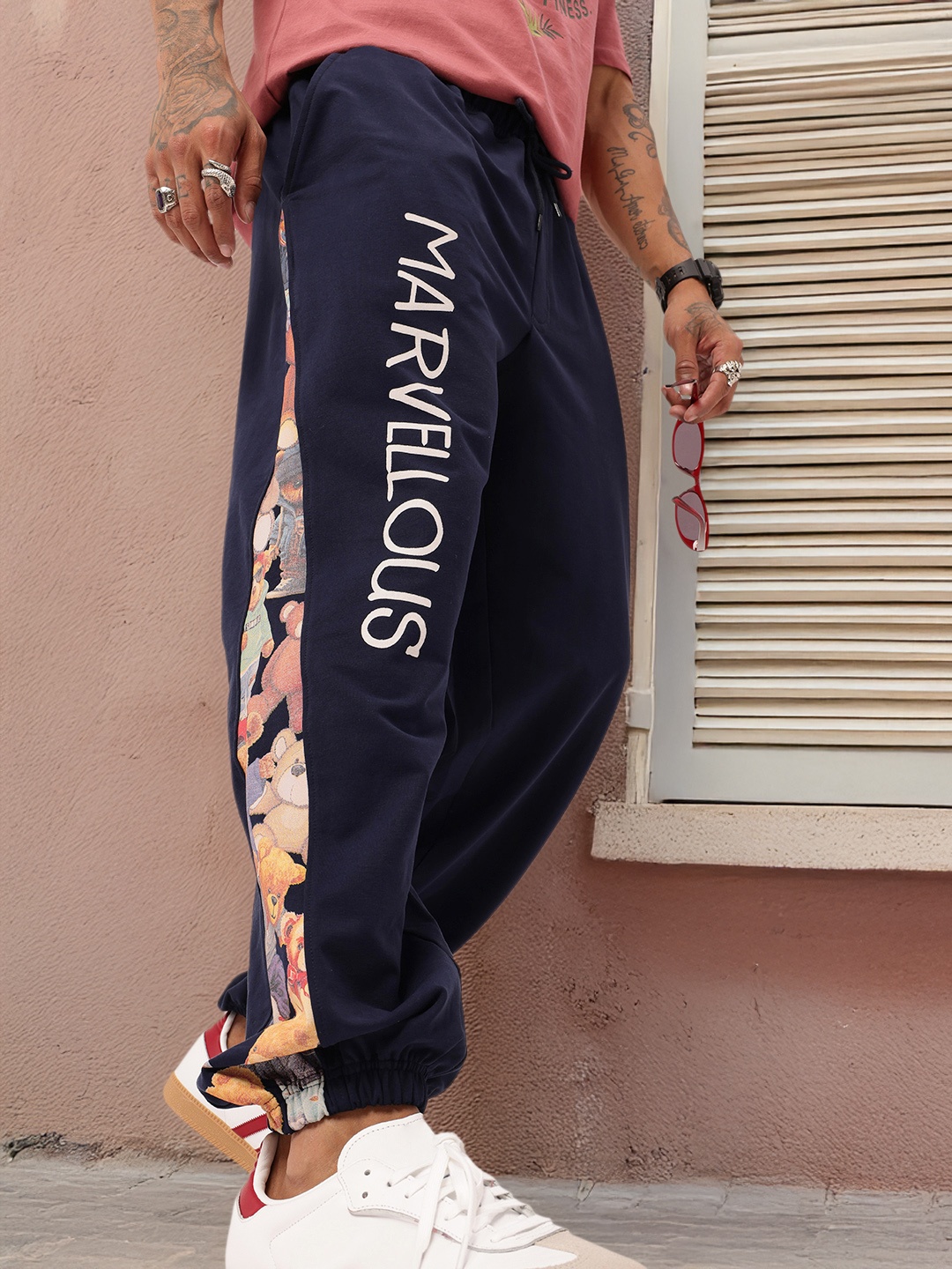 Kook N Keech Men Urban Street Typography & Graphic Printed Relaxed Fit Joggers, Navy blue
Kook N Keech Men Urban Street Typography & Graphic Printed Relaxed Fit Joggers, Navy blue