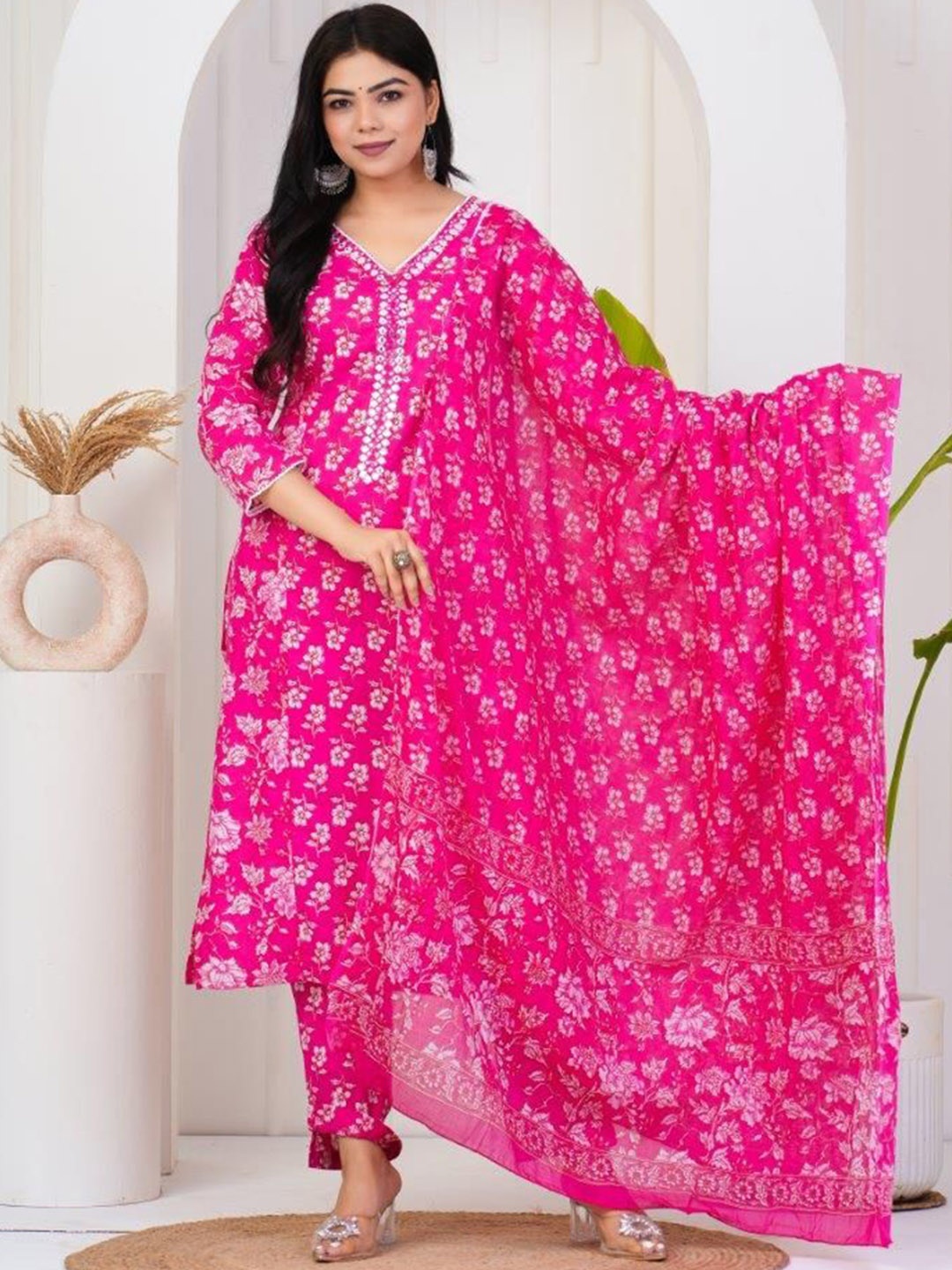 SIGNORIA Floral Printed Regular Pure Cotton Straight Kurta with Trousers & With Dupatta, Fuchsia
SIGNORIA Floral Printed Regular Pure Cotton Straight Kurta with Trousers & With Dupatta, Fuchsia