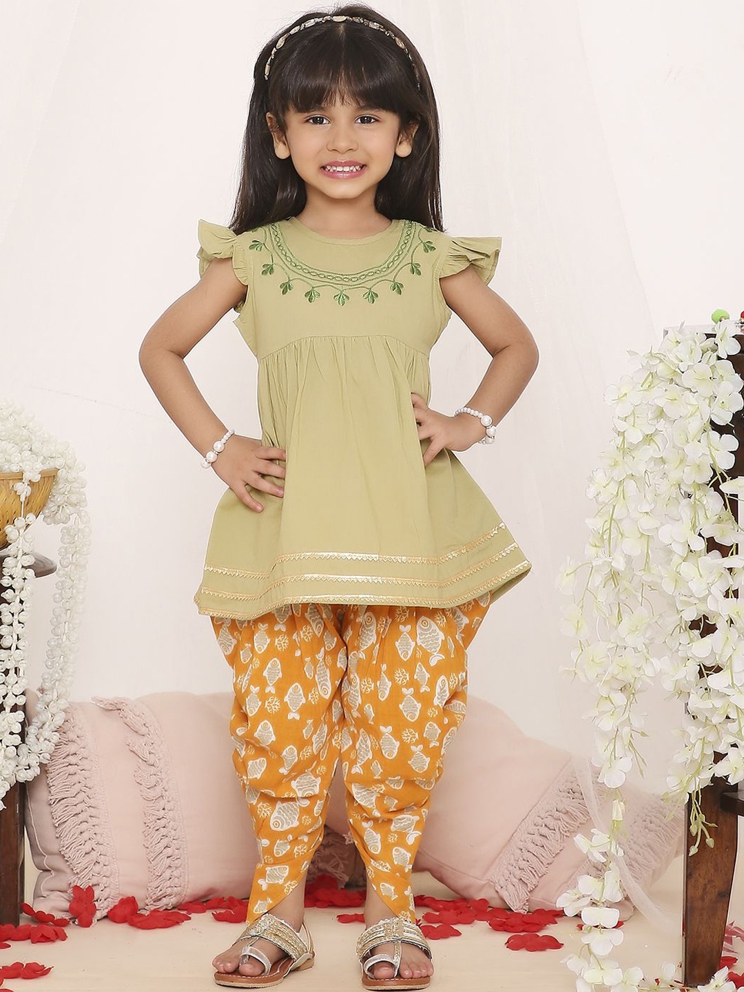 KID1 Girls Embroidered Regular Gotta Patti Pure Cotton Kurti with Dhoti Pants, Green
KID1 Girls Embroidered Regular Gotta Patti Pure Cotton Kurti with Dhoti Pants, Green