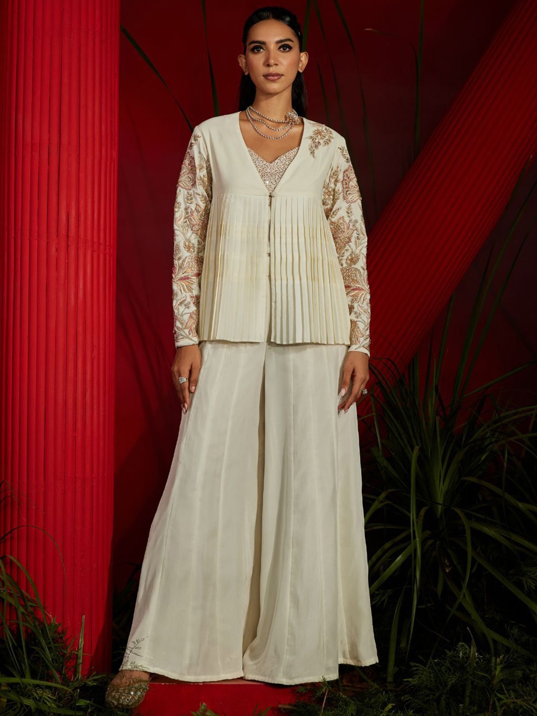 Shreeka Embroidered V-Neck Georgette And Habutai Silk Top And Jacket With Trousers, Green
Shreeka Embroidered V-Neck Georgette And Habutai Silk Top And Jacket With Trousers, Green