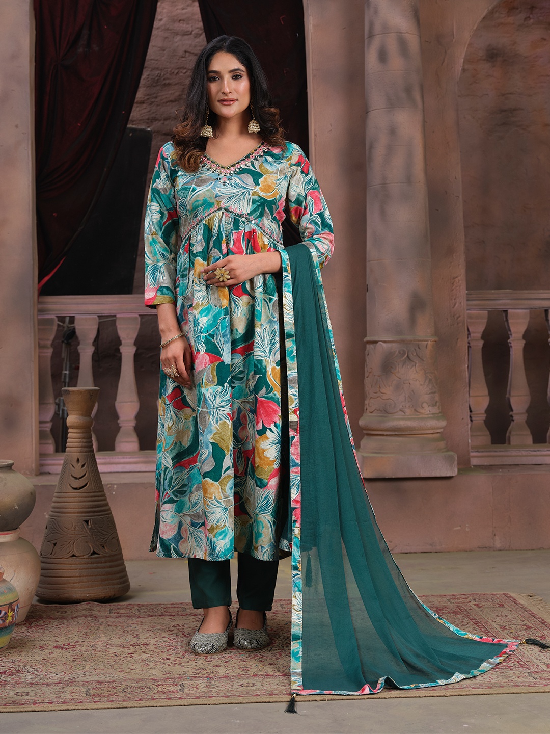 Rujave Floral Printed Mirror Work V-Neck Straight Kurta With Trousers & Dupatta, Green
Rujave Floral Printed Mirror Work V-Neck Straight Kurta With Trousers & Dupatta, Green