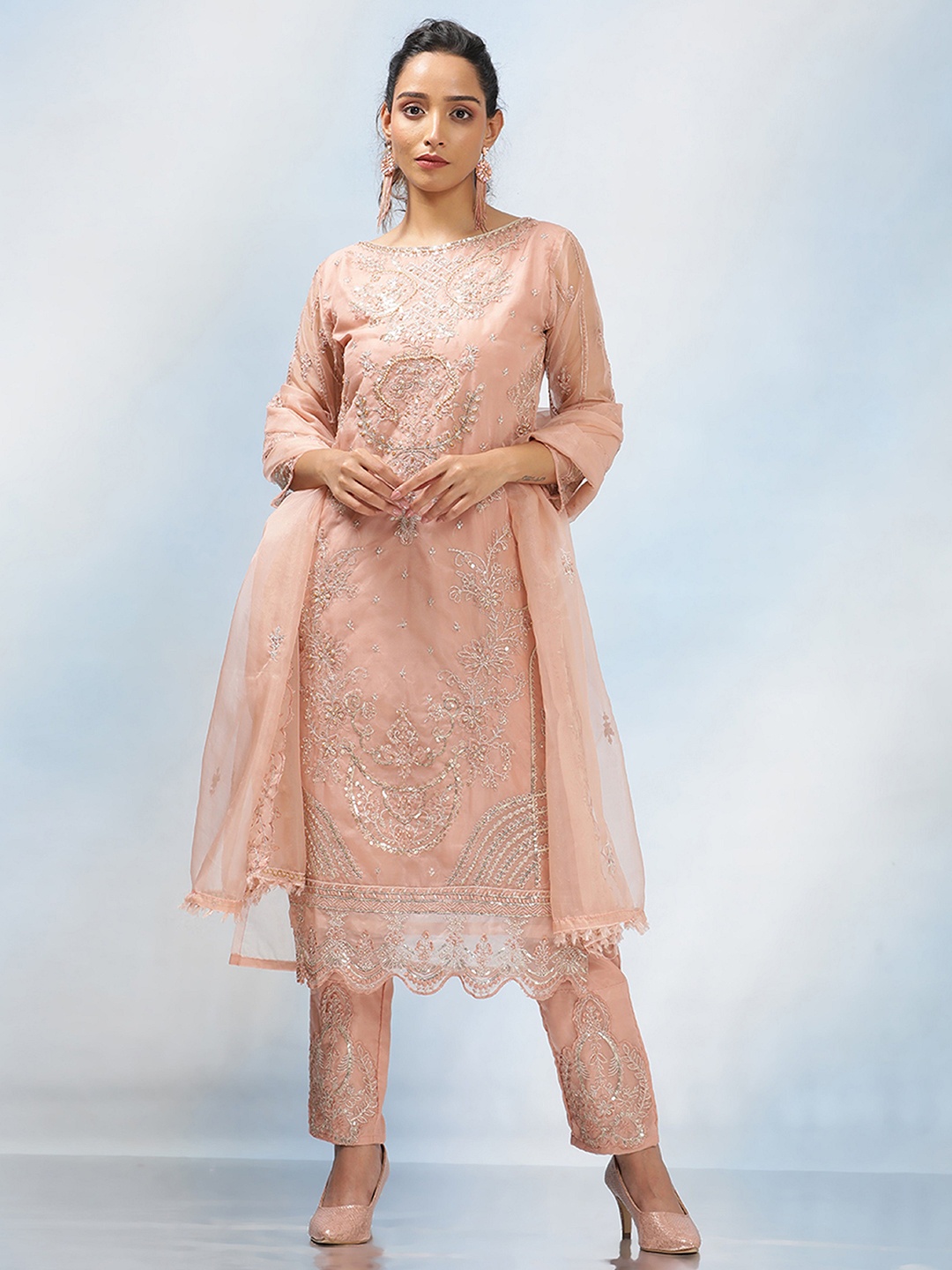 MAHALASA Women Ethnic Motifs Embroidered Regular Gotta Patti Kurti with Trousers & With Dupatta, Brown
MAHALASA Women Ethnic Motifs Embroidered Regular Gotta Patti Kurti with Trousers & With Dupatta, Brown