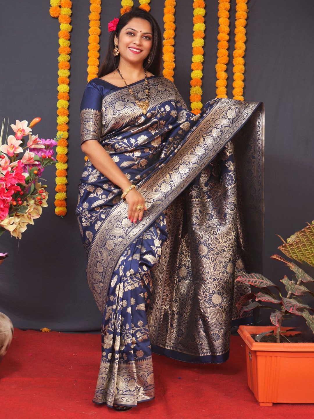 Royal Rajgharana Saree Woven Design Zari Pure Silk Banarasi Sarees, Navy blue
Royal Rajgharana Saree Woven Design Zari Pure Silk Banarasi Sarees, Navy blue