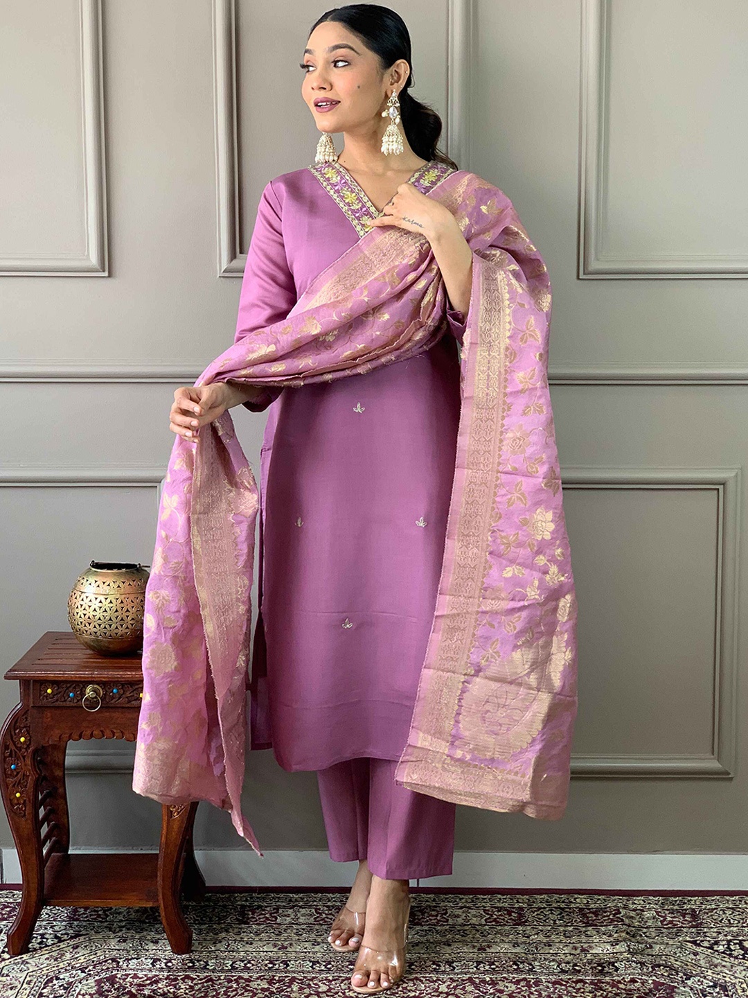 KALINI Floral Printed V-Neck Thread Work Straight Kurta With Trousers & Dupatta, Mauve
KALINI Floral Printed V-Neck Thread Work Straight Kurta With Trousers & Dupatta, Mauve