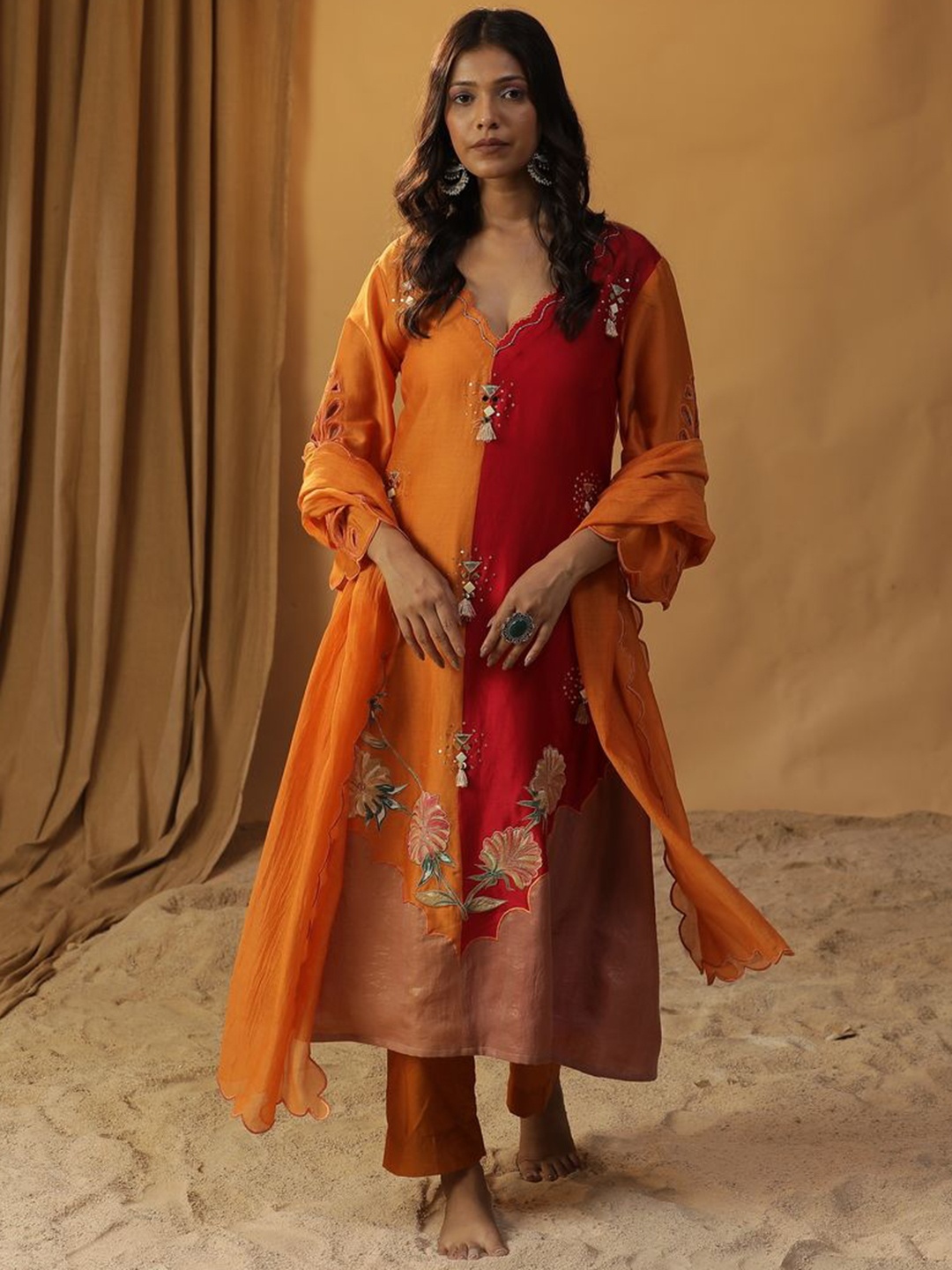 ARPITA SULAKSHANA Ethnic Motifs Embroidered Beads & Stone Chanderi Silk A-Line Kurta Set, Orange
ARPITA SULAKSHANA Ethnic Motifs Embroidered Beads & Stone Chanderi Silk A-Line Kurta Set, Orange