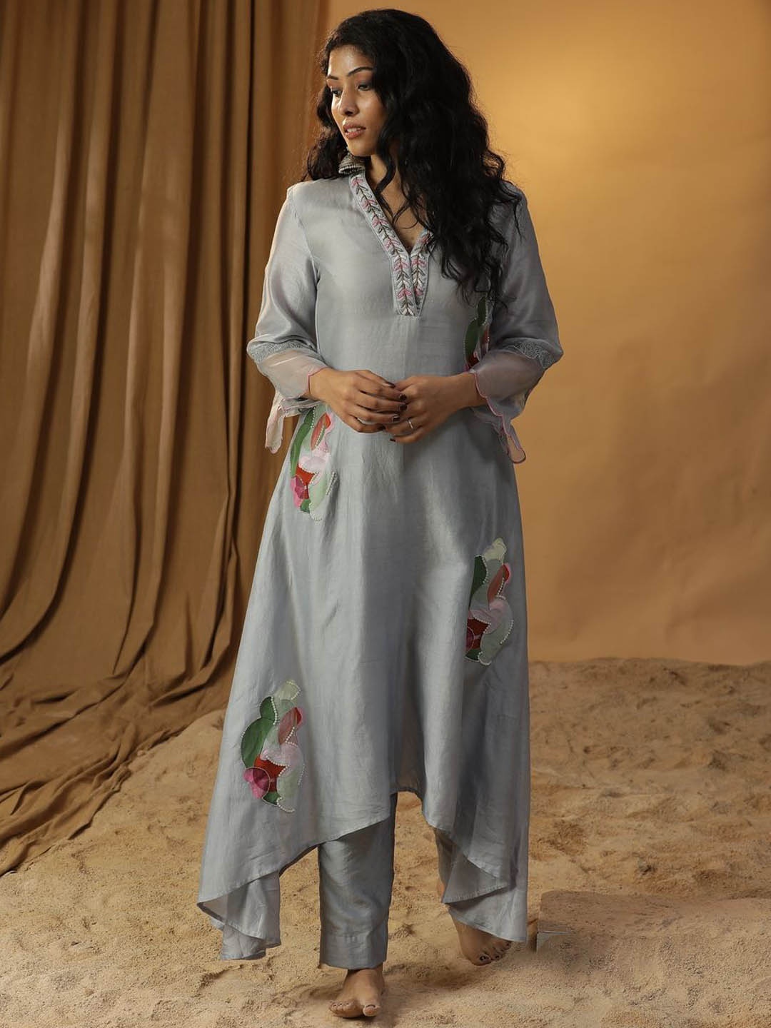 ARPITA SULAKSHANA Ethnic Motifs Regular Chanderi Silk A-Line Kurta with Trousers, Blue
ARPITA SULAKSHANA Ethnic Motifs Regular Chanderi Silk A-Line Kurta with Trousers, Blue