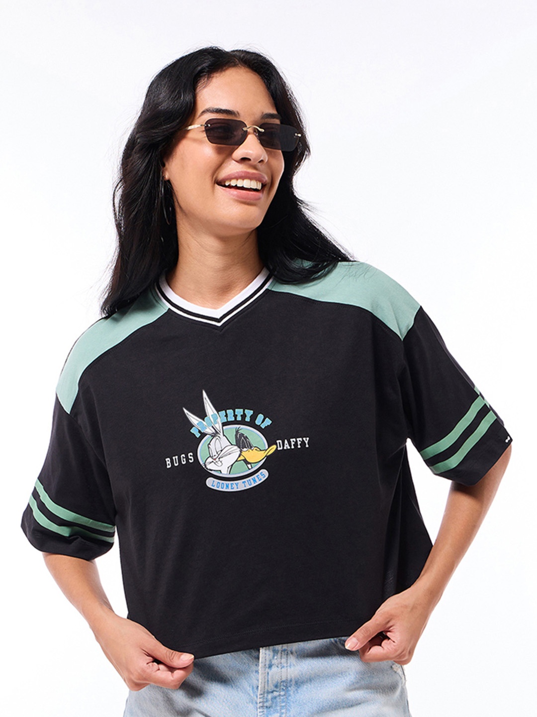 Bewakoof Official Women Looney Tunes Daffy Graphic Printed Cotton Oversized Crop T-shirt, Black
Bewakoof Official Women Looney Tunes Daffy Graphic Printed Cotton Oversized Crop T-shirt, Black