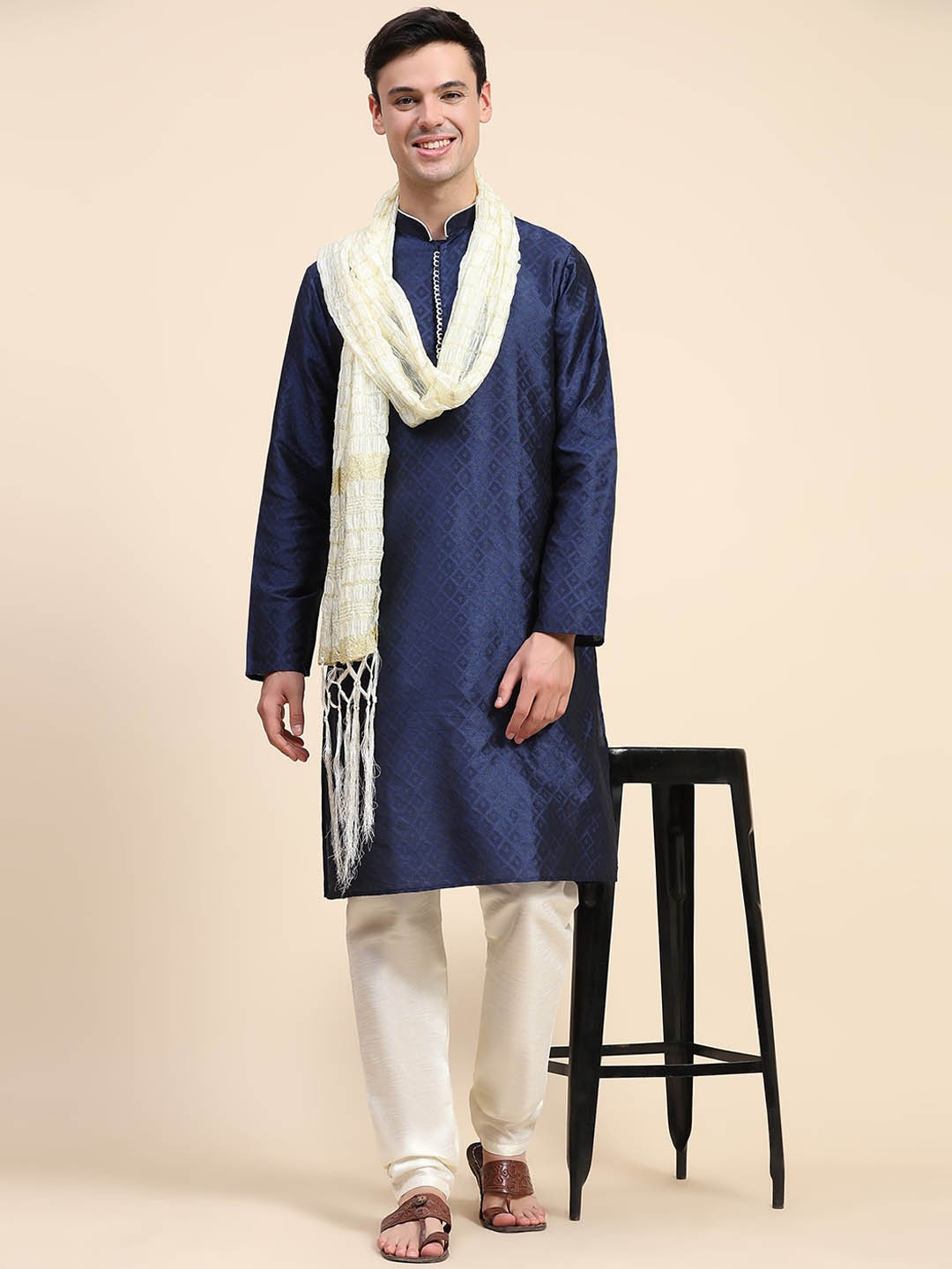 Enciger Ethnic Motifs Woven Design Mandarin Collar Straight Kurta with Pyjamas & Dupatta, Navy blue
Enciger Ethnic Motifs Woven Design Mandarin Collar Straight Kurta with Pyjamas & Dupatta, Navy blue