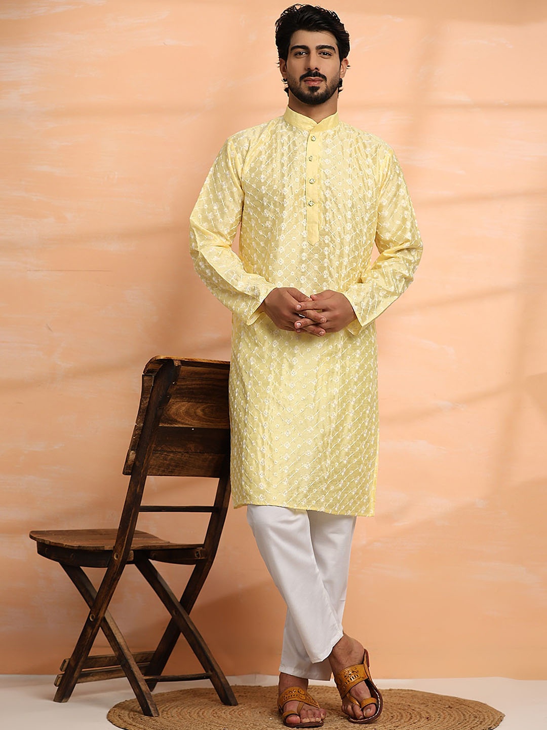 Enciger Ethnic Motifs Embroidered Mandarin Collar Straight Kurta with Pyjamas, Yellow
Enciger Ethnic Motifs Embroidered Mandarin Collar Straight Kurta with Pyjamas, Yellow