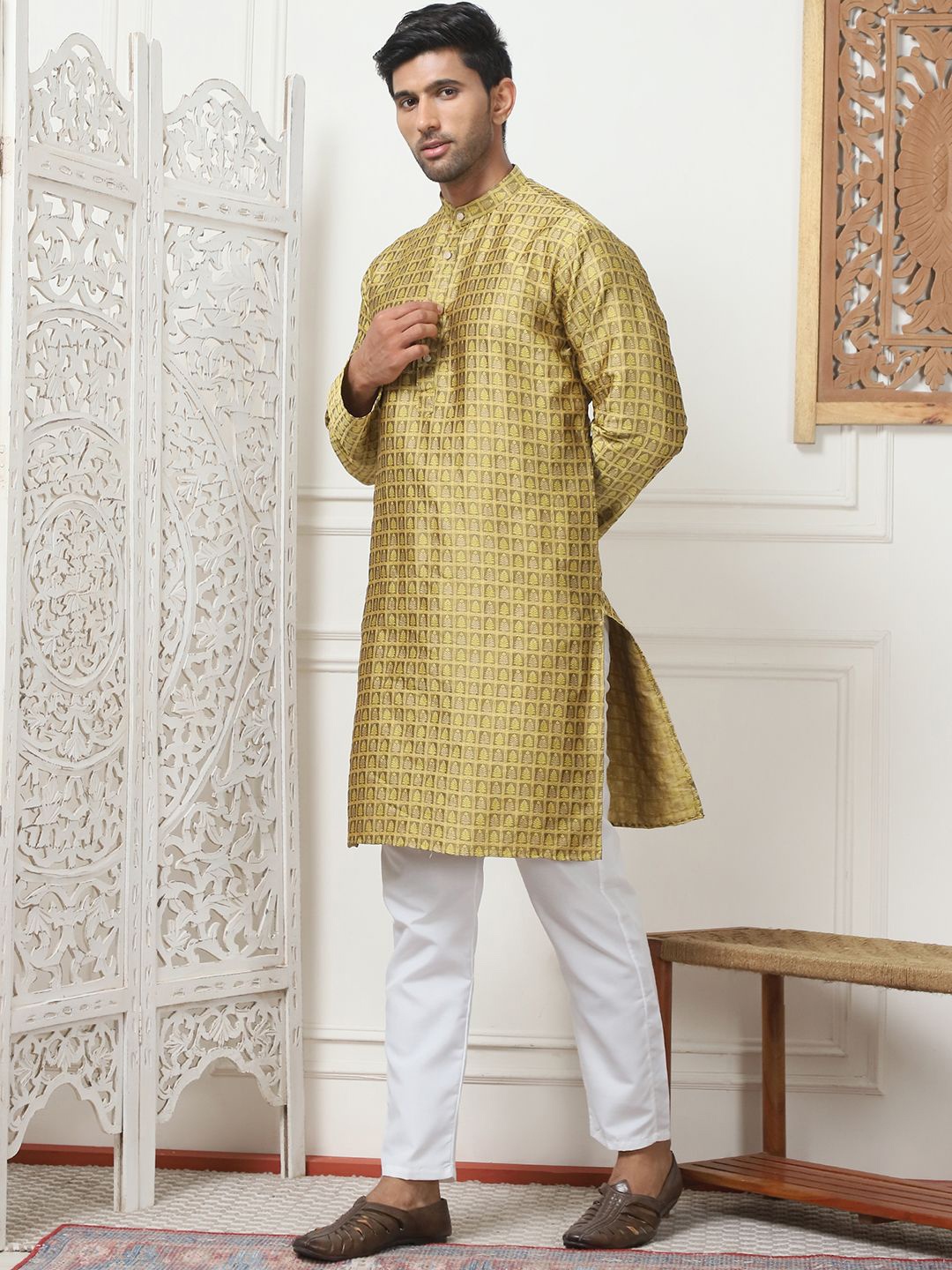 Anouk Mustard yellow Floral Woven Design Jacquard Weave Silk Cotton Kurta With Pyjamas
Anouk Mustard yellow Floral Woven Design Jacquard Weave Silk Cotton Kurta With Pyjamas