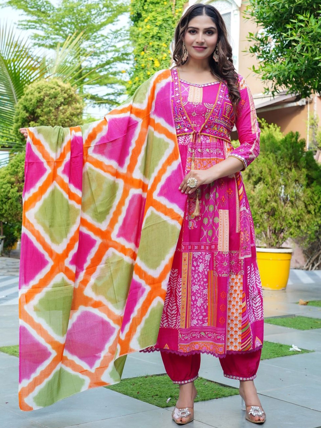 KALINI Women Floral Printed Regular Thread Work Pure Cotton Kurta with Salwar & With Dupatta, Pink
KALINI Women Floral Printed Regular Thread Work Pure Cotton Kurta with Salwar & With Dupatta, Pink
