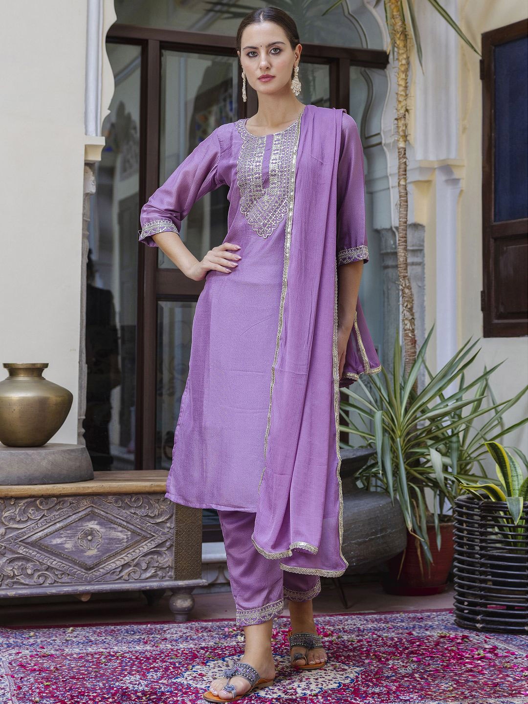 VredeVogel Ethnic Motifs Embroidered Regular Sequinned Kurta with Trousers & Dupatta, Lavender
VredeVogel Ethnic Motifs Embroidered Regular Sequinned Kurta with Trousers & Dupatta, Lavender