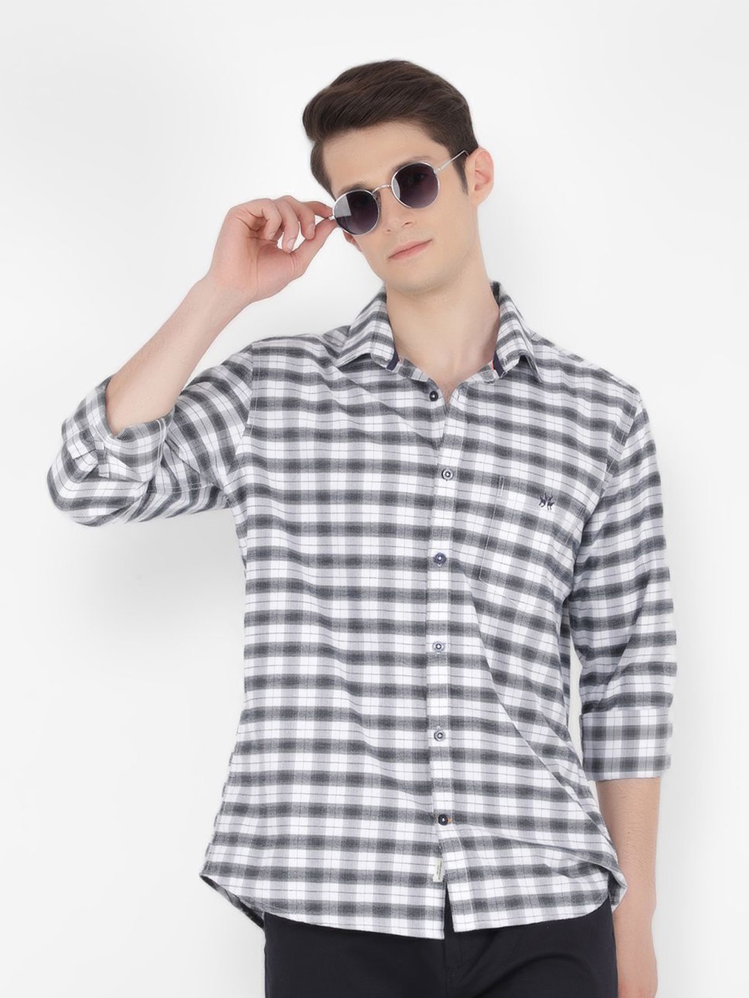 Crimsoune Club Men Classic Slim Fit Gingham Checks Opaque Checked Casual Shirt, White
Crimsoune Club Men Classic Slim Fit Gingham Checks Opaque Checked Casual Shirt, White