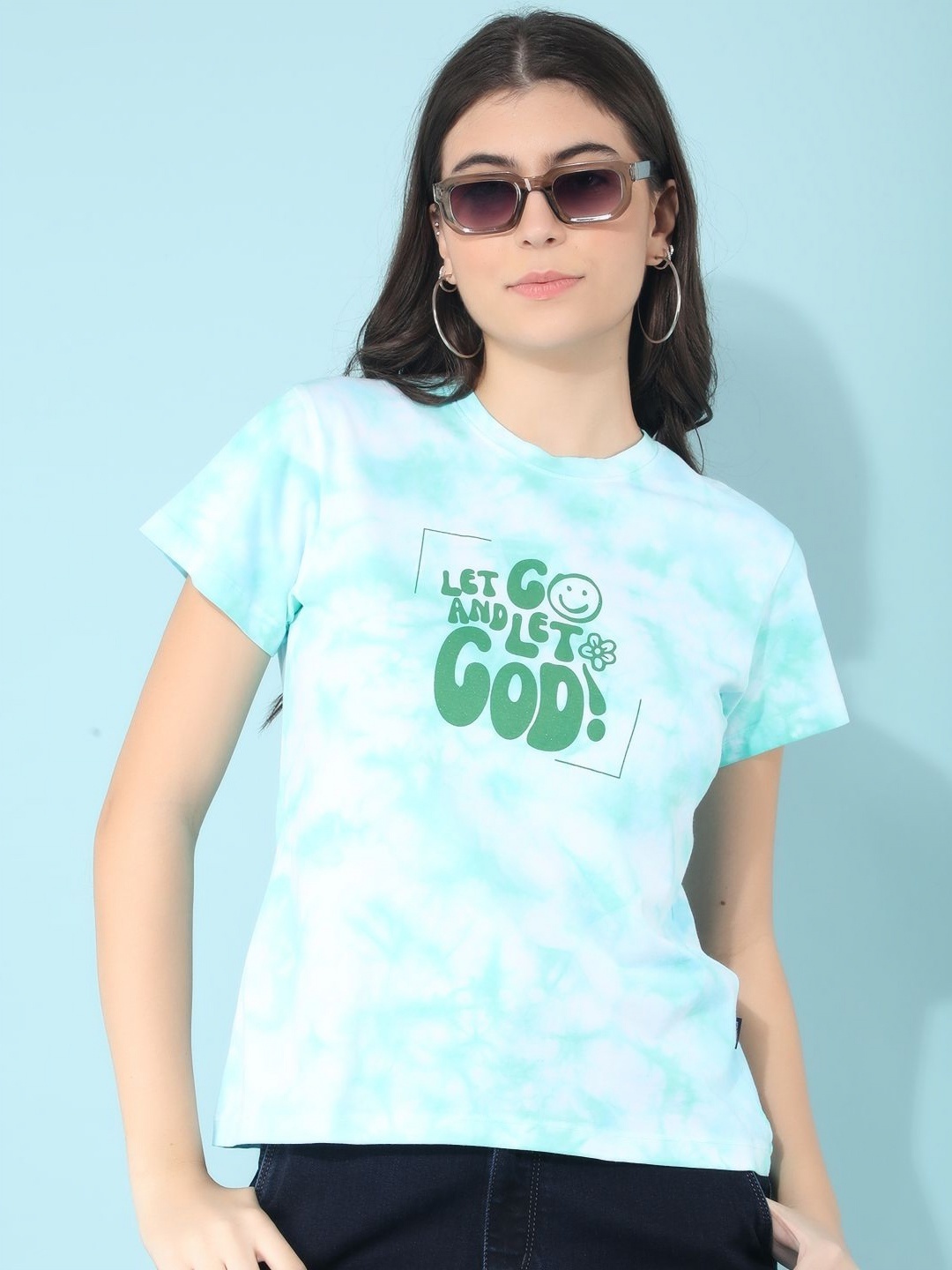 Crimsoune Club Women Varsity Printed V-Neck Monochrome Pockets Slim Fit T-shirt, Green
Crimsoune Club Women Varsity Printed V-Neck Monochrome Pockets Slim Fit T-shirt, Green