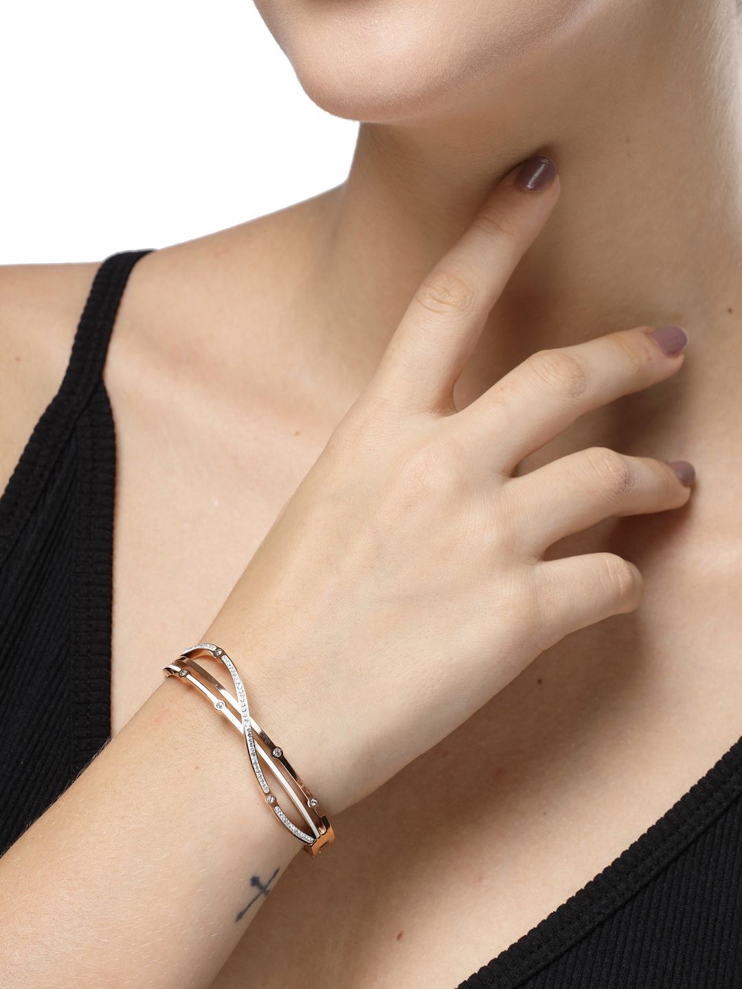 RARE1STUDIO Timeless Rose Gold-Plated American Diamond Stone Studded Bangle-Style Bracelet
RARE1STUDIO Timeless Rose Gold-Plated American Diamond Stone Studded Bangle-Style Bracelet