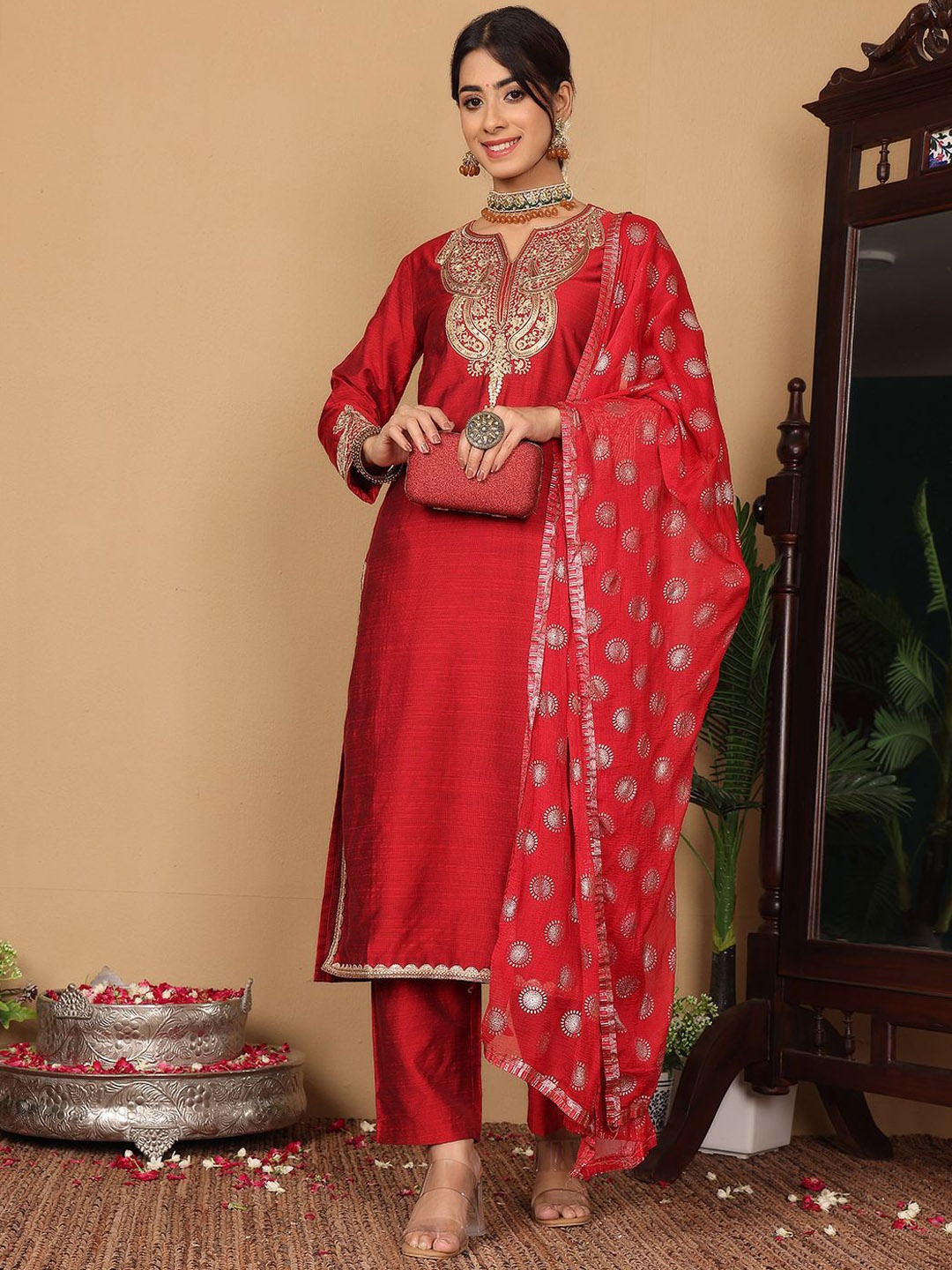 Varanga Women Ethnic Motifs Embroidered Regular Sequinned Kurta with Trousers & Dupatta, Maroon
Varanga Women Ethnic Motifs Embroidered Regular Sequinned Kurta with Trousers & Dupatta, Maroon