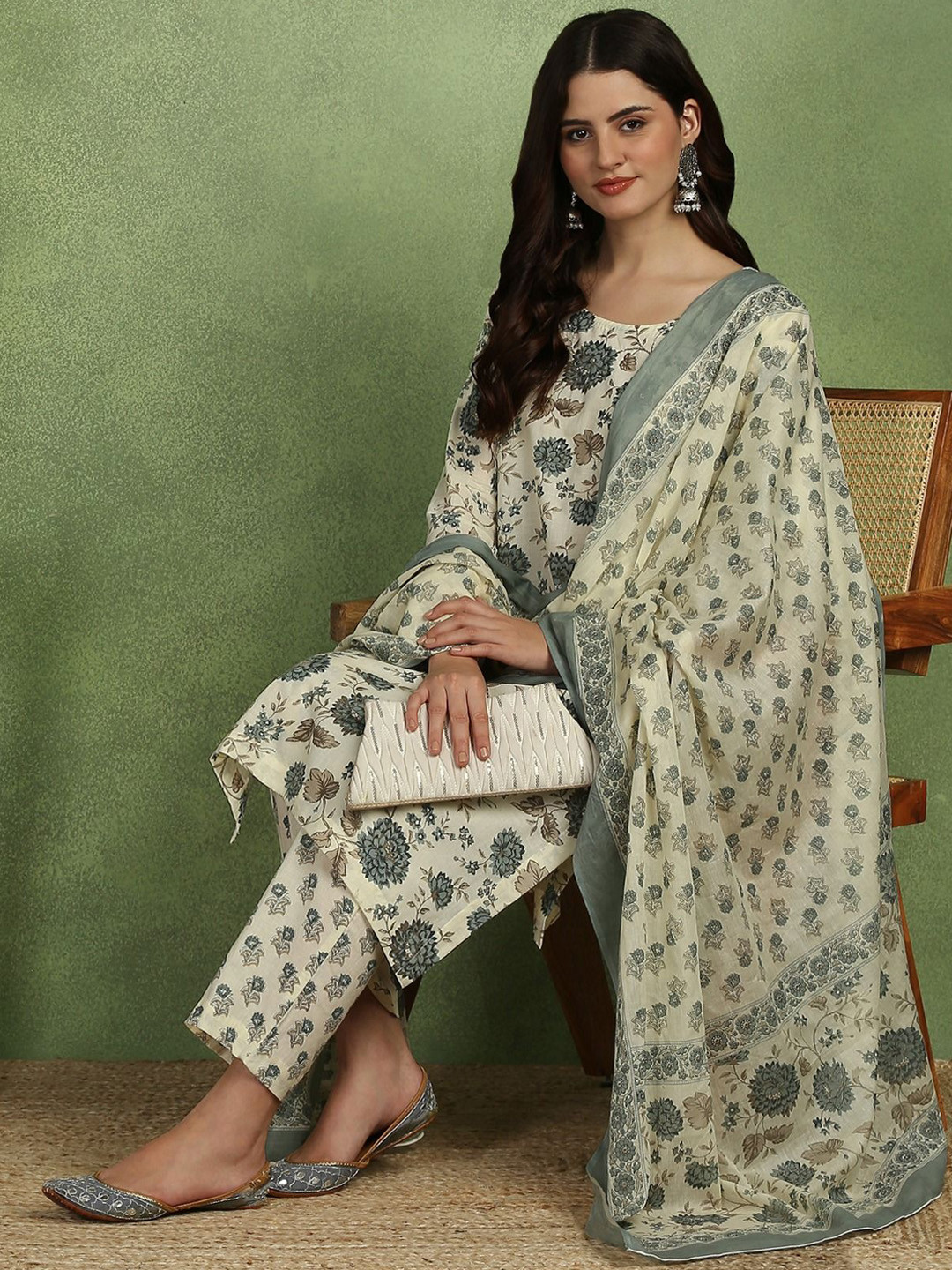 Sangria Floral Printed Regular Pure Cotton Kurta with Trousers & With Dupatta, White
Sangria Floral Printed Regular Pure Cotton Kurta with Trousers & With Dupatta, White
