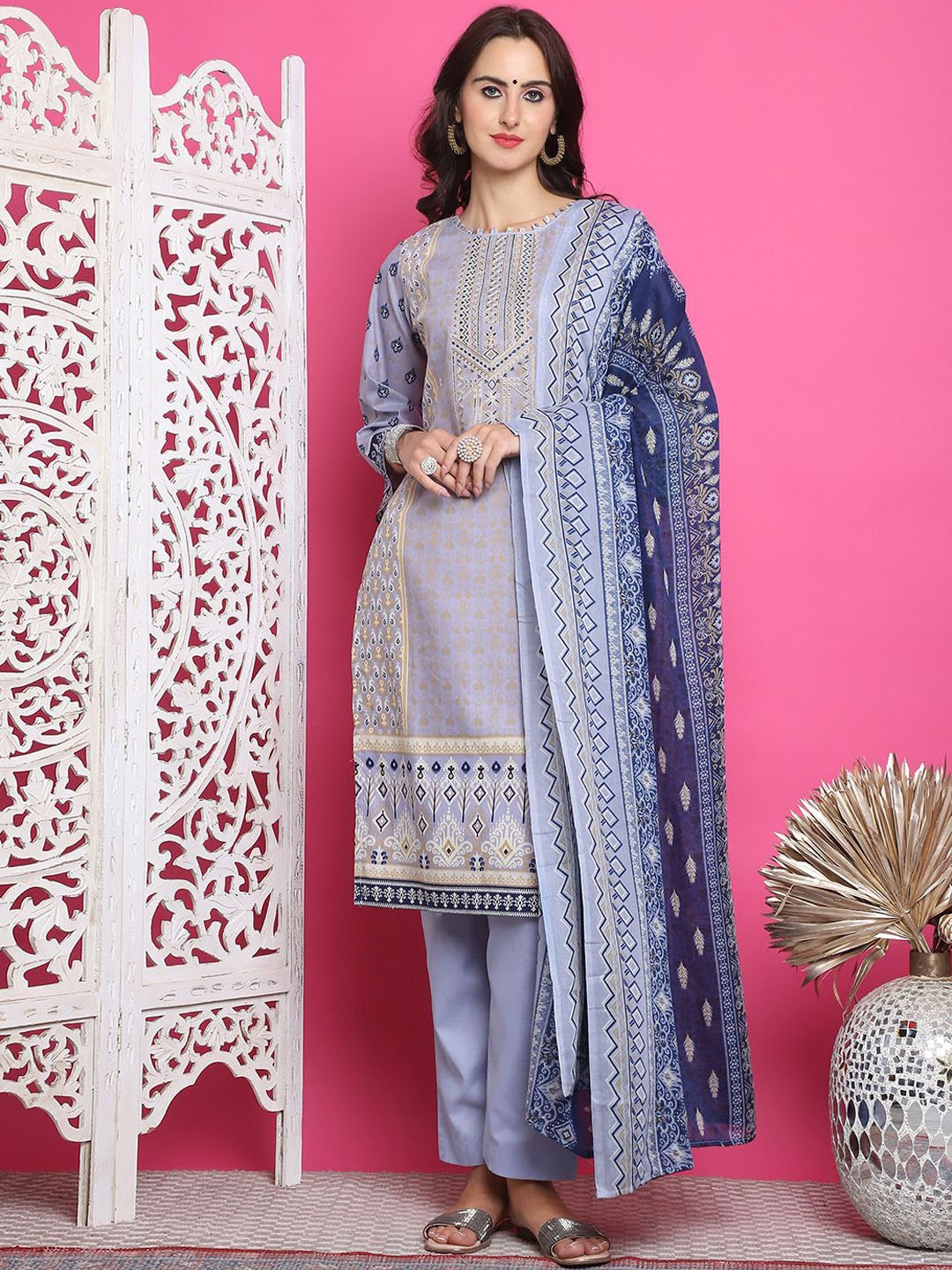 Stylee LIFESTYLE Floral Digital Printed Thread Work Unstitched Dress Material, Turquoise blue
Stylee LIFESTYLE Floral Digital Printed Thread Work Unstitched Dress Material, Turquoise blue