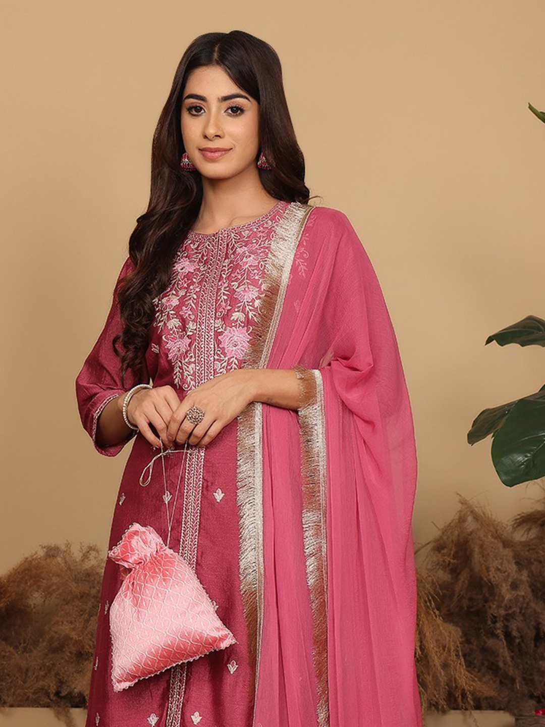 Varanga Women Floral Embroidered Regular Pure Silk Kurta with Trousers & Fringed Dupatta, Mauve
Varanga Women Floral Embroidered Regular Pure Silk Kurta with Trousers & Fringed Dupatta, Mauve
