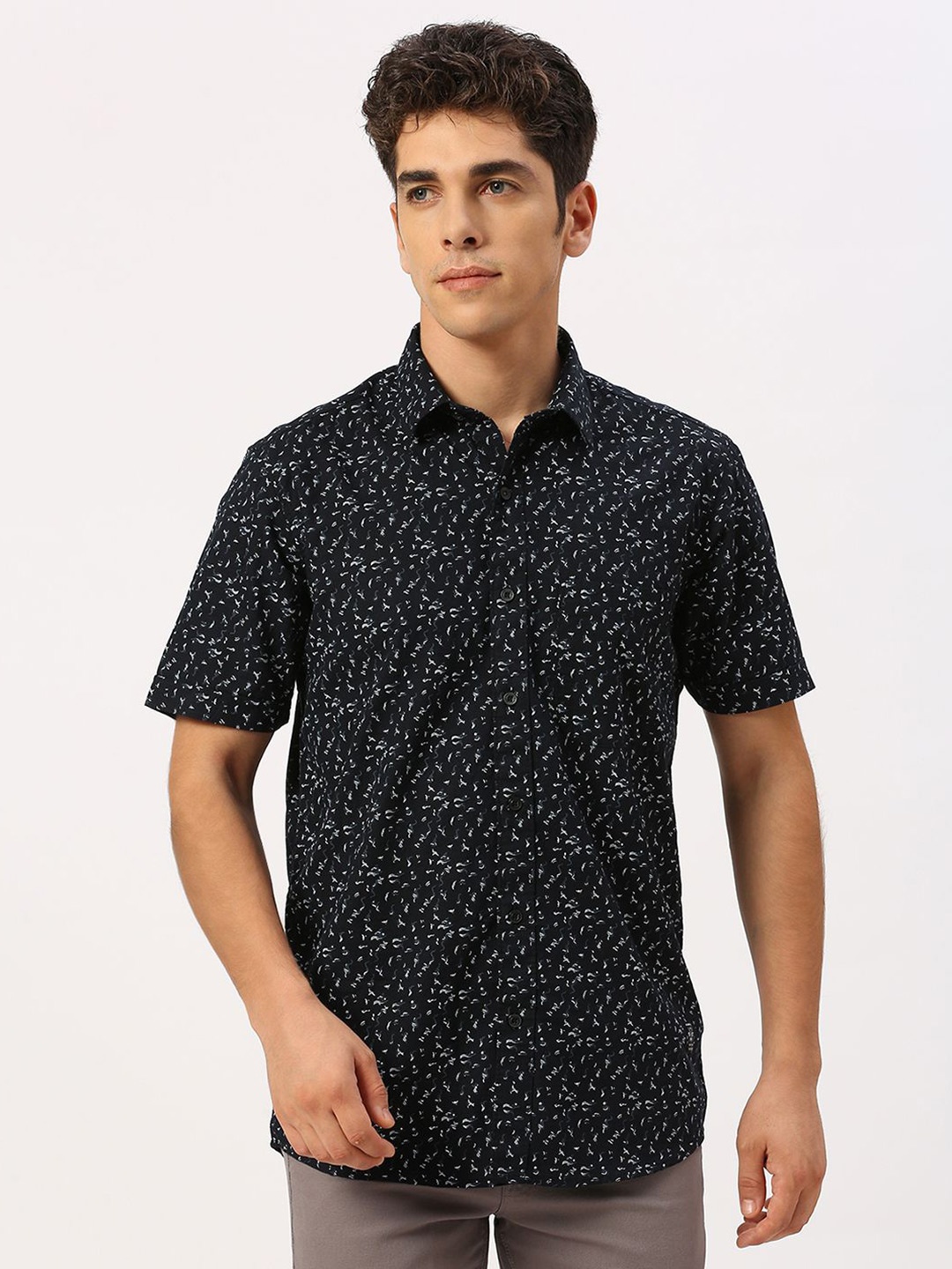 Klub Fox Men Spread Collar Conversational Printed Cotton Slim Fit Casual Shirt, Black
Klub Fox Men Spread Collar Conversational Printed Cotton Slim Fit Casual Shirt, Black