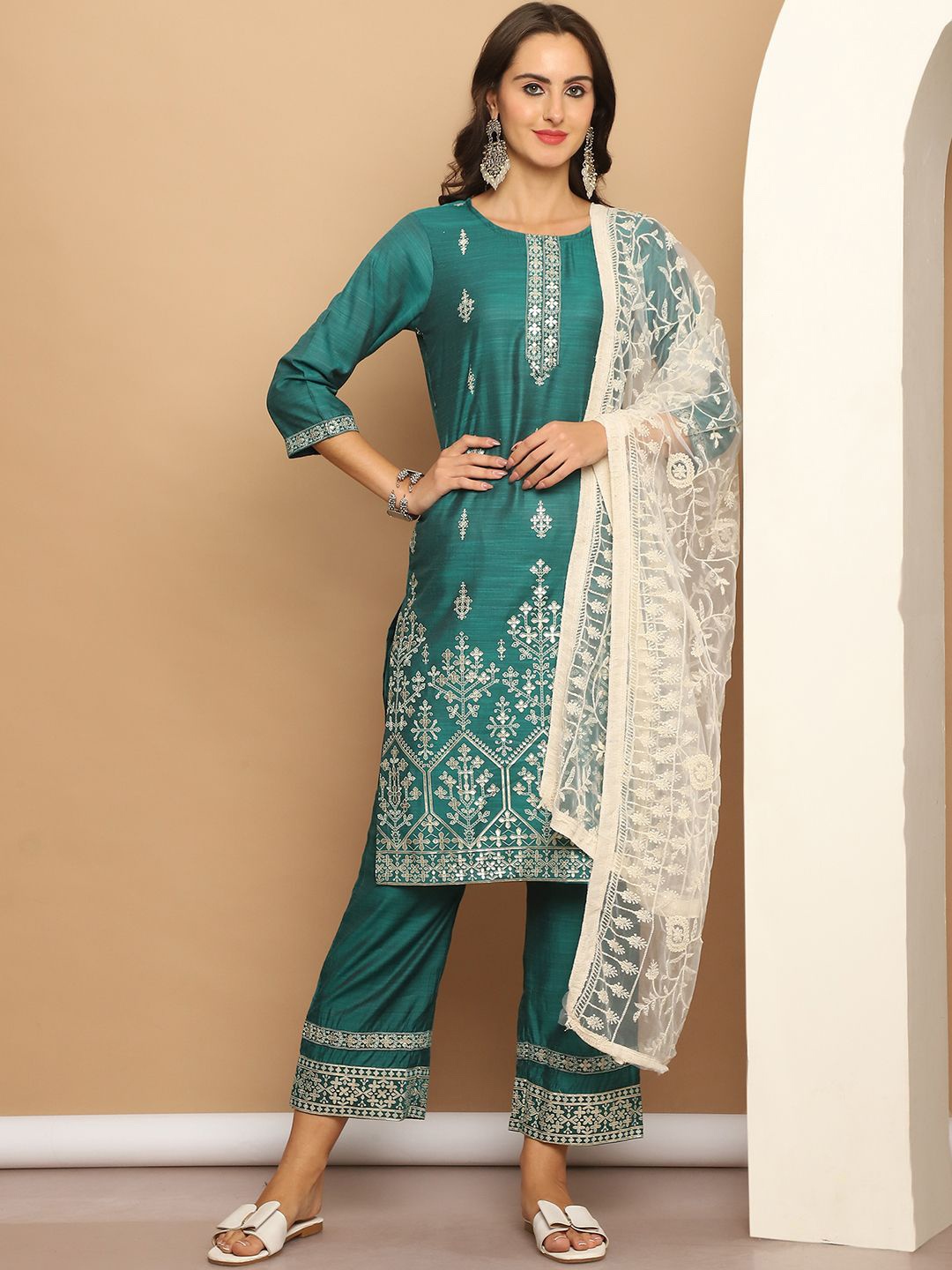 Anouk Floral Embroidered Regular Chikankari Straight Kurta With Palazzos & Dupatta, Green
Anouk Floral Embroidered Regular Chikankari Straight Kurta With Palazzos & Dupatta, Green