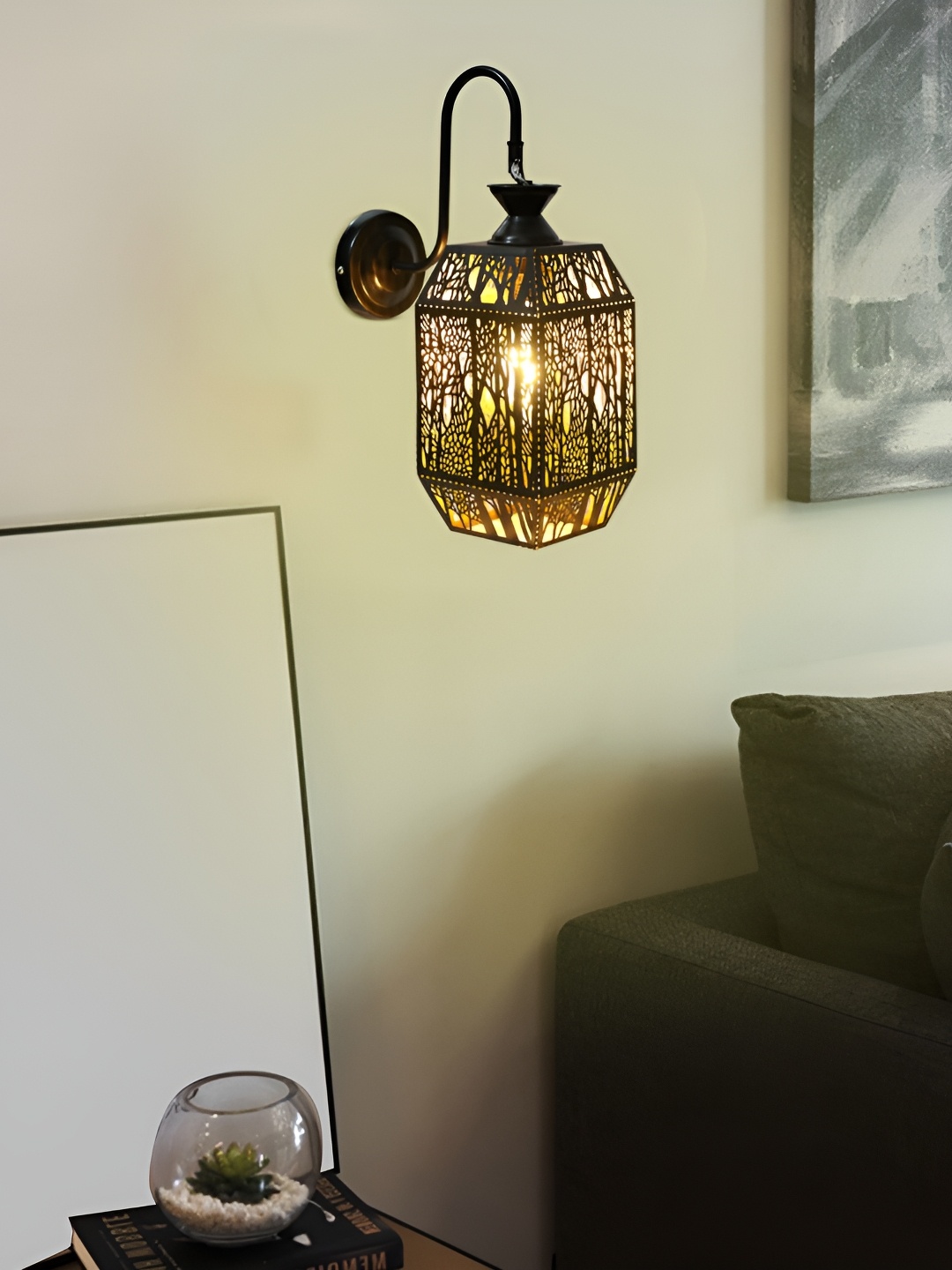 MFD HOME FURNISHING Black & Gold-Toned Metal Traditional Abstract Shaped Shaped Wall Lamp
MFD HOME FURNISHING Black & Gold-Toned Metal Traditional Abstract Shaped Shaped Wall Lamp